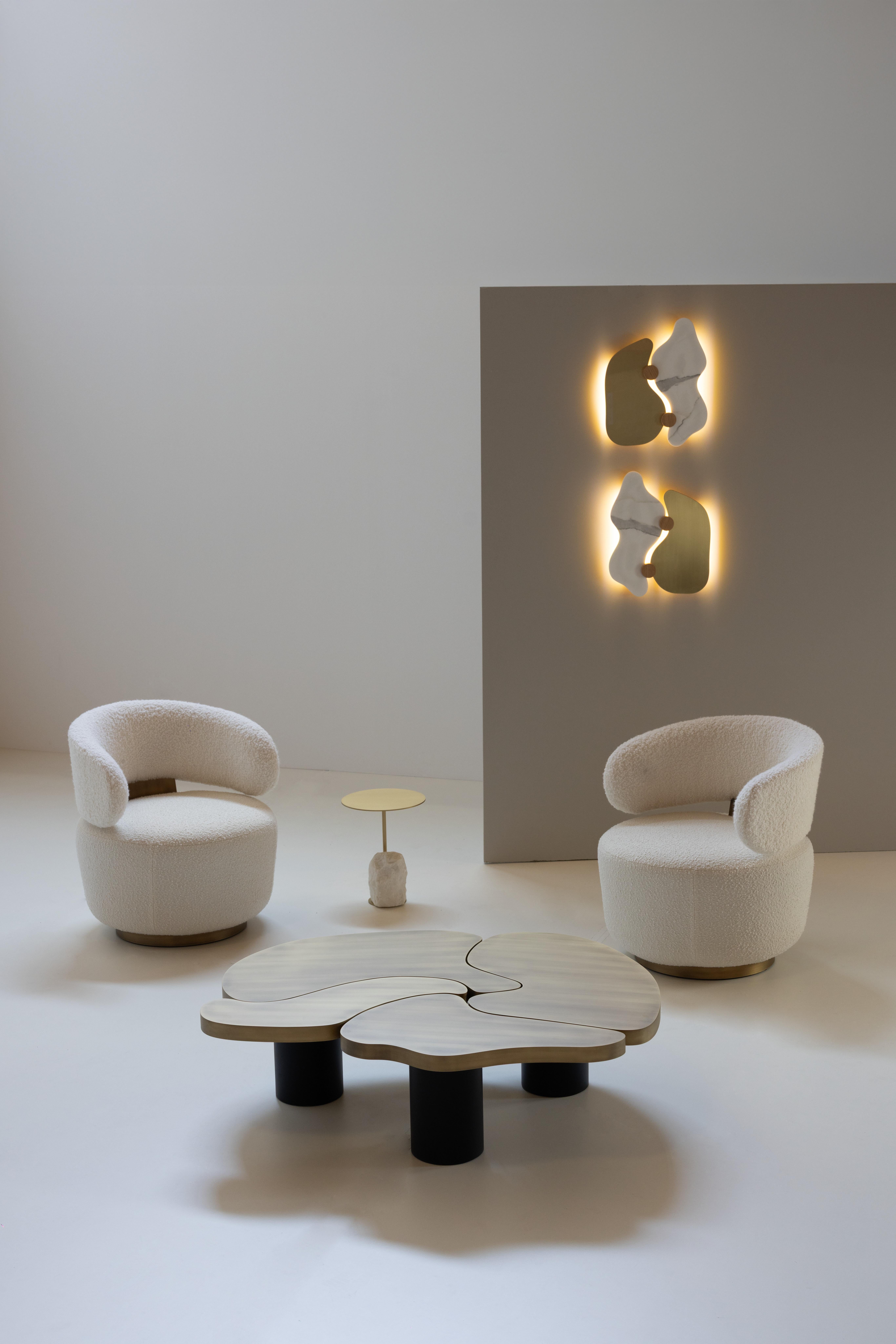 Chaise longue Caju moderne du milieu du siècle, pivotante, bouclée, fausse fourrure, Greenapple en vente 1