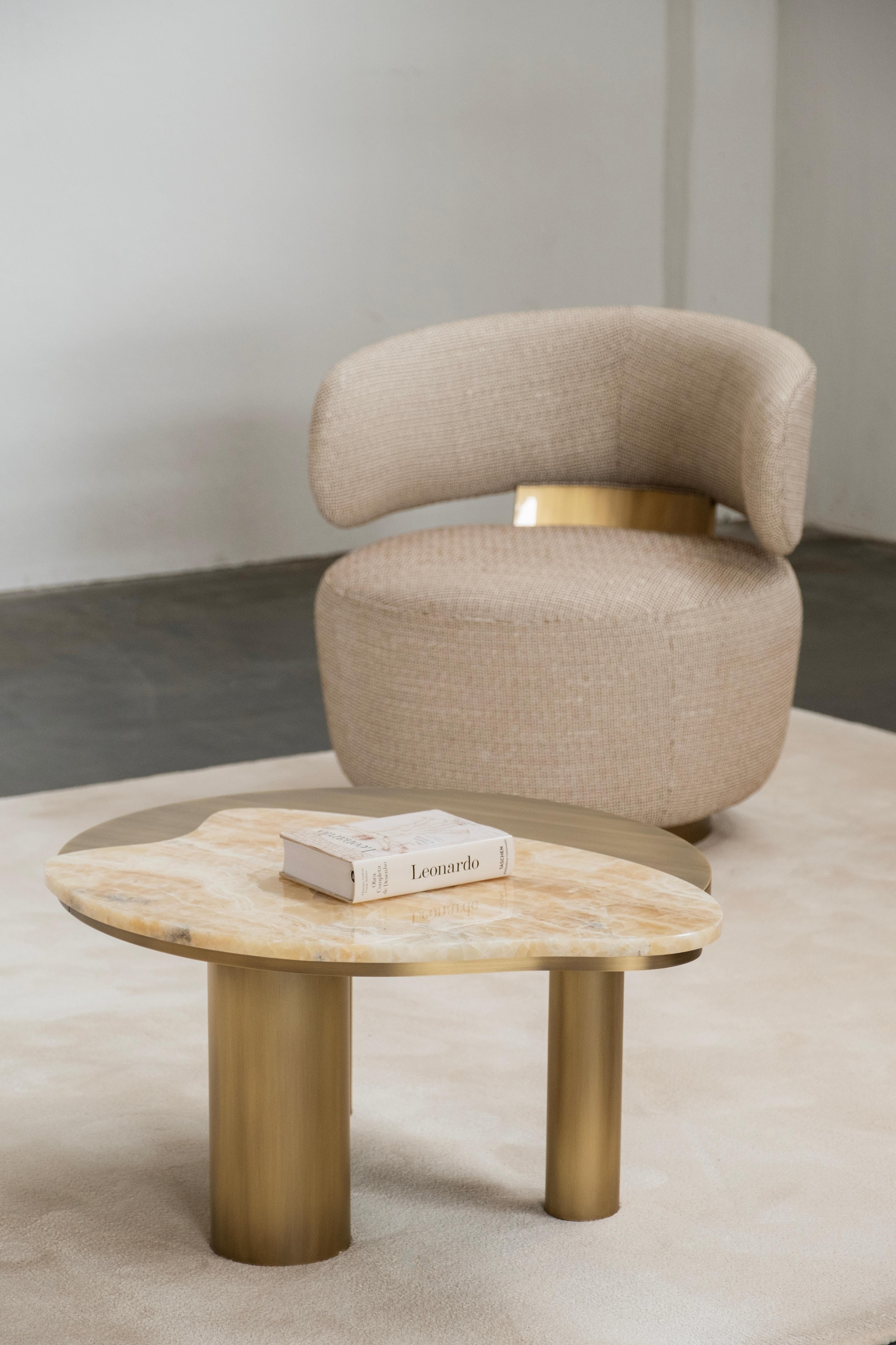 Caju Swivel Lounge Chair, Contemporary Collection, Handcrafted in Portugal - Europe by Greenapple.

The Caju swivel lounge chair embodies the perfect balance between organic design and sophisticated elegance. Inspired by the natural curves of a