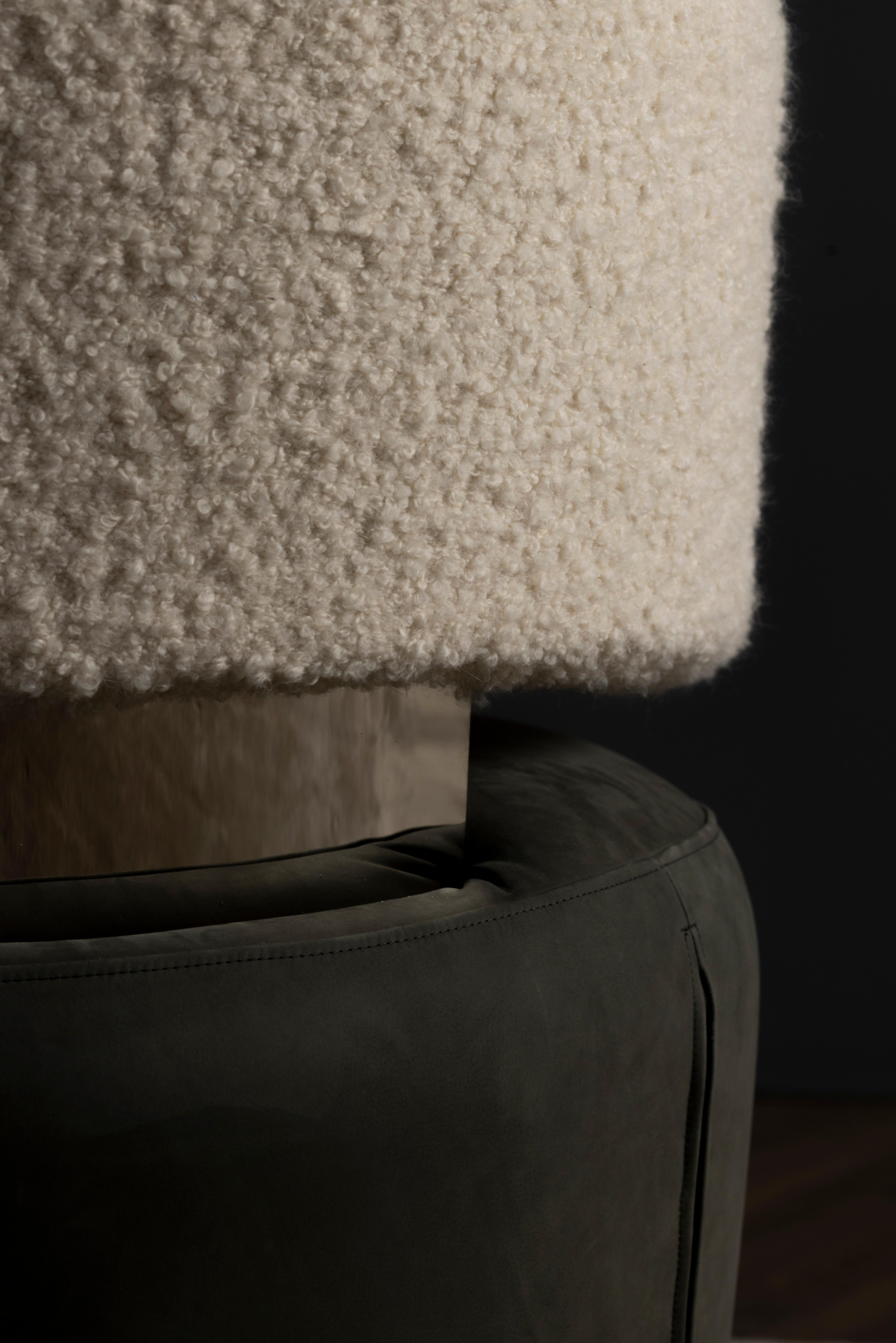 Modernité du milieu du siècle Caju Set/2 chaises longues, pivotantes, en cuir, bouclé, Greenapple en vente 5