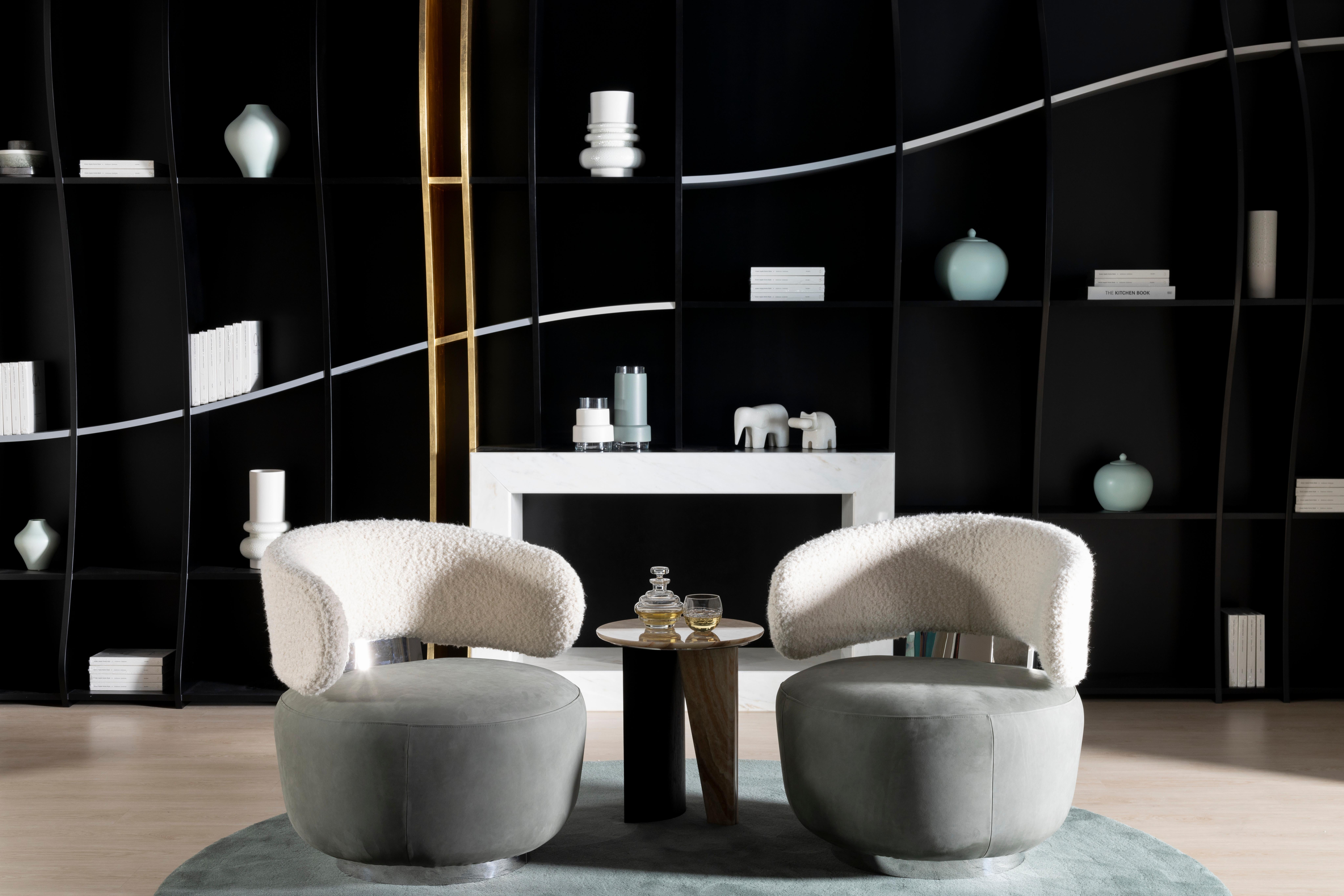 Mid-Century Modern Caju Swivel Set of 2 Lounge Chairs, Contemporary Collection, Handcrafted in Portugal - Europe by Greenapple.

La chaise longue pivotante Caju incarne l'équilibre parfait entre un design organique et une élégance sophistiquée.