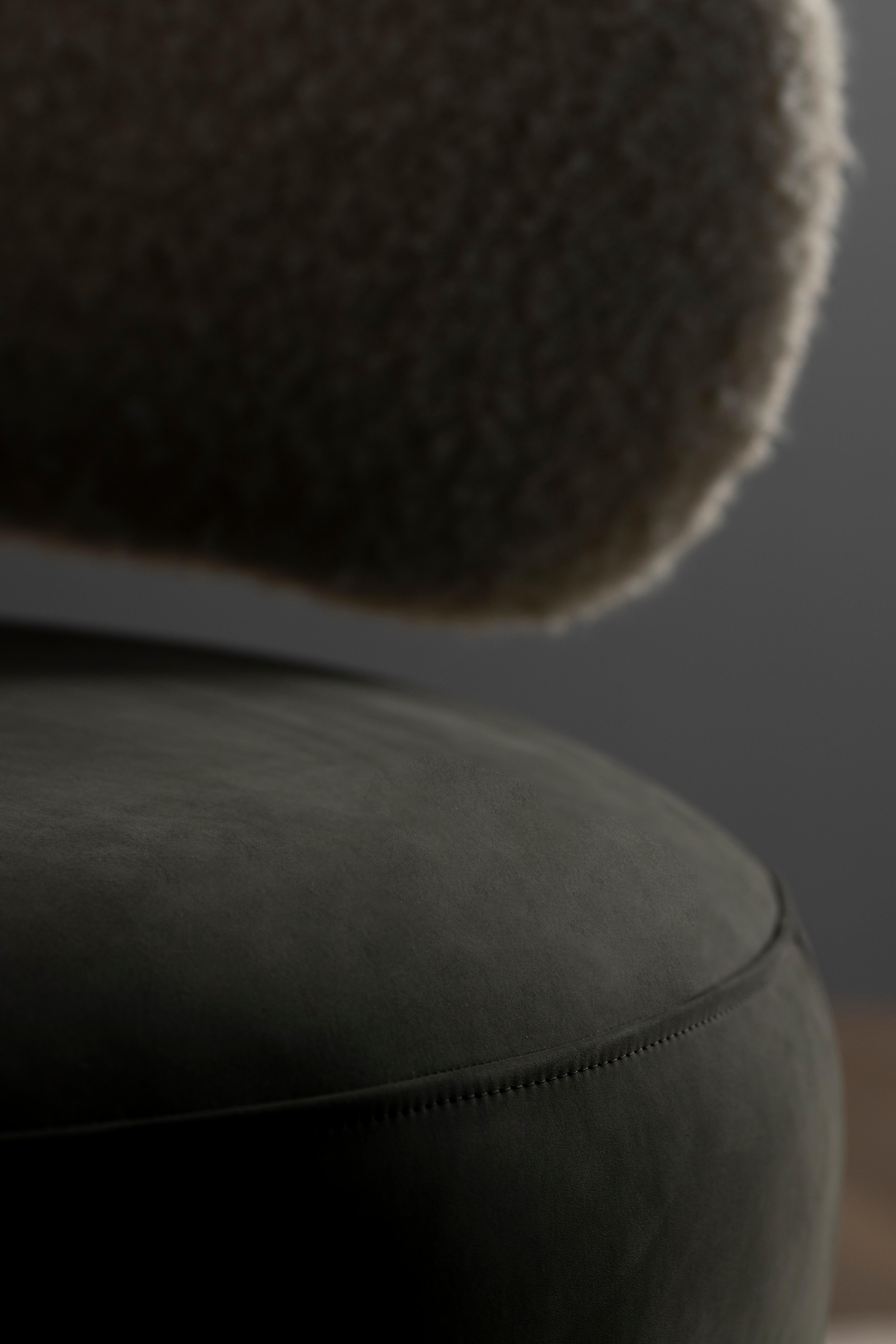 Modernité du milieu du siècle Caju Set/2 chaises longues, pivotantes, en cuir, bouclé, Greenapple en vente 1