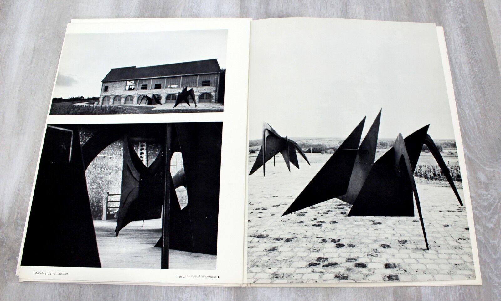 Mid-Century Modern Calder Stabiles Paper Art Book Suite of 8 Lithographs, 1970s For Sale 4