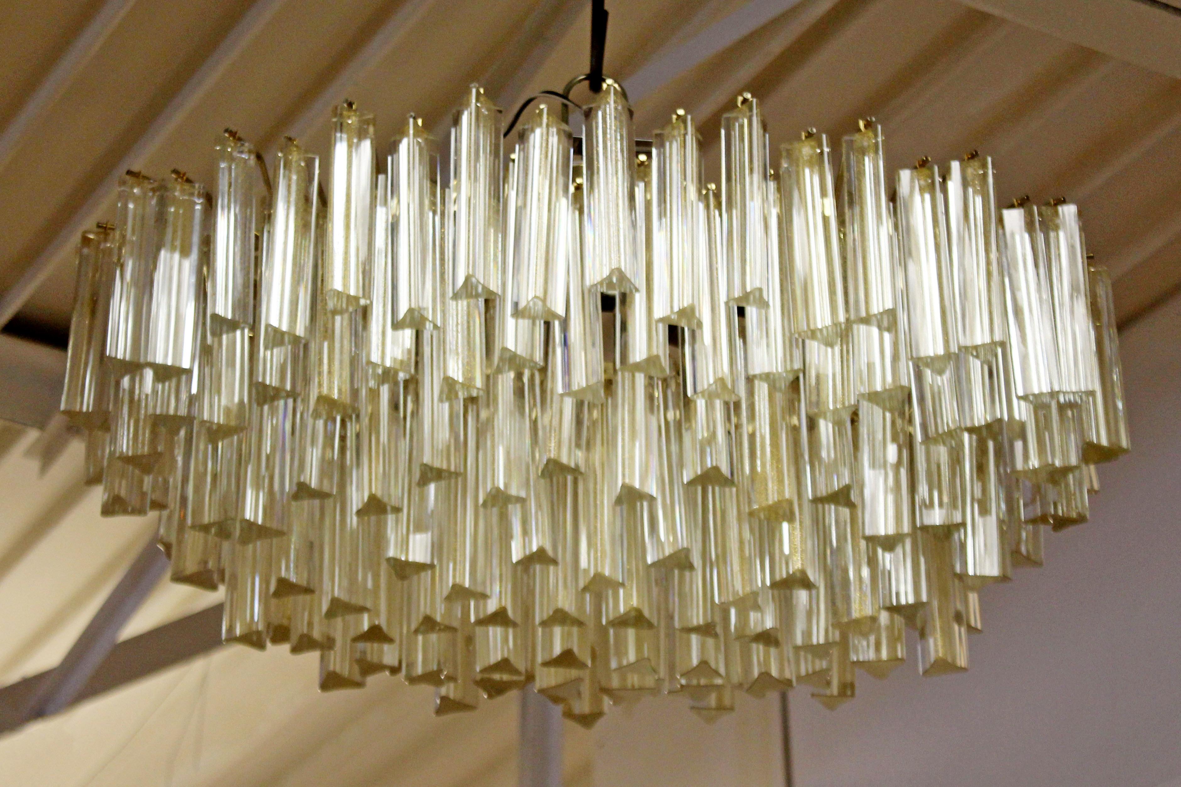 Late 20th Century Mid-Century Modern Camer Murano Italian Gold Flecked Glass Brass Chandelier