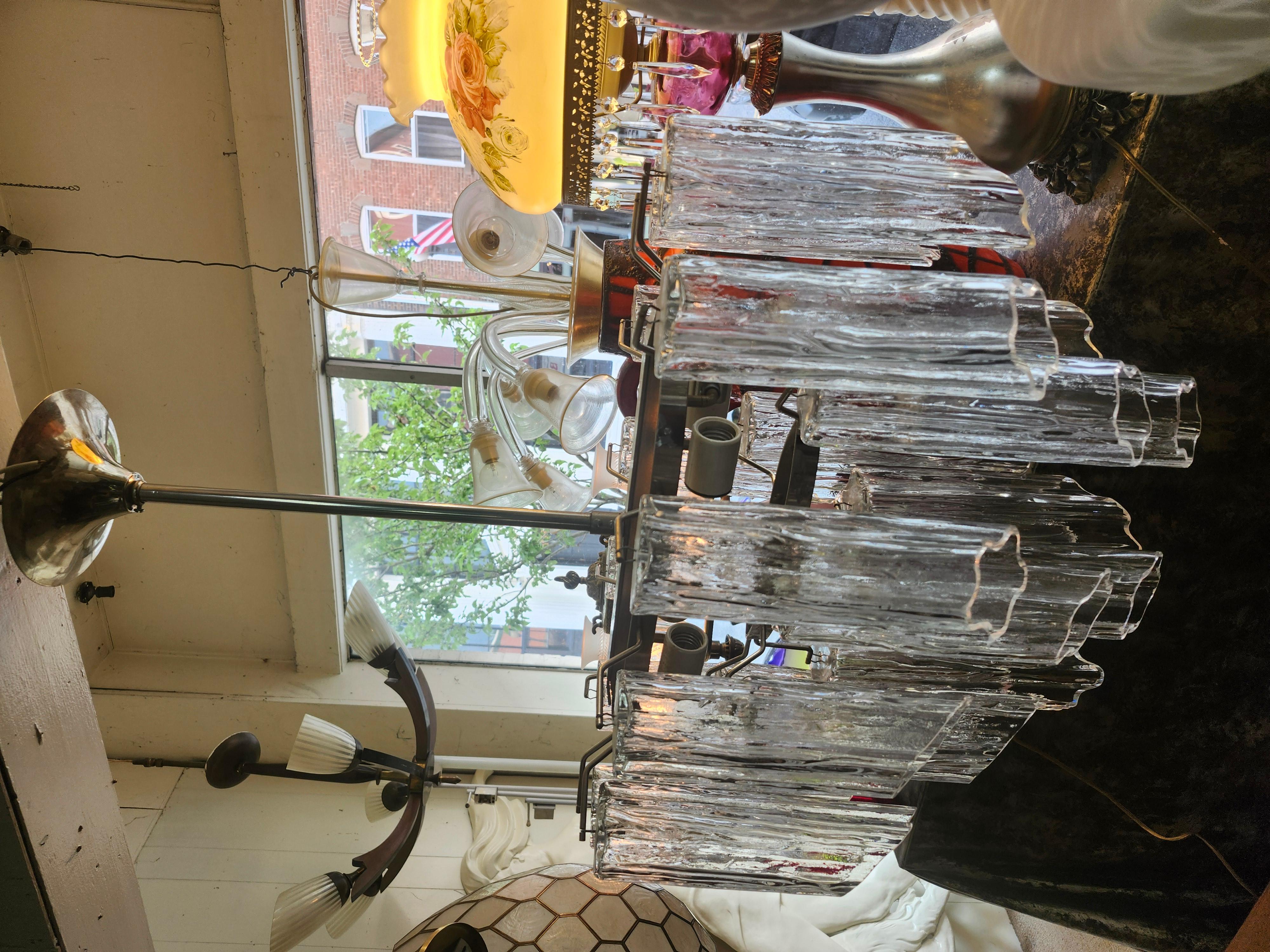 Mid Century Modern Camer Sculptural Murano Tronchi Kronleuchter w 24 Prismen Italien (Stahl) im Angebot