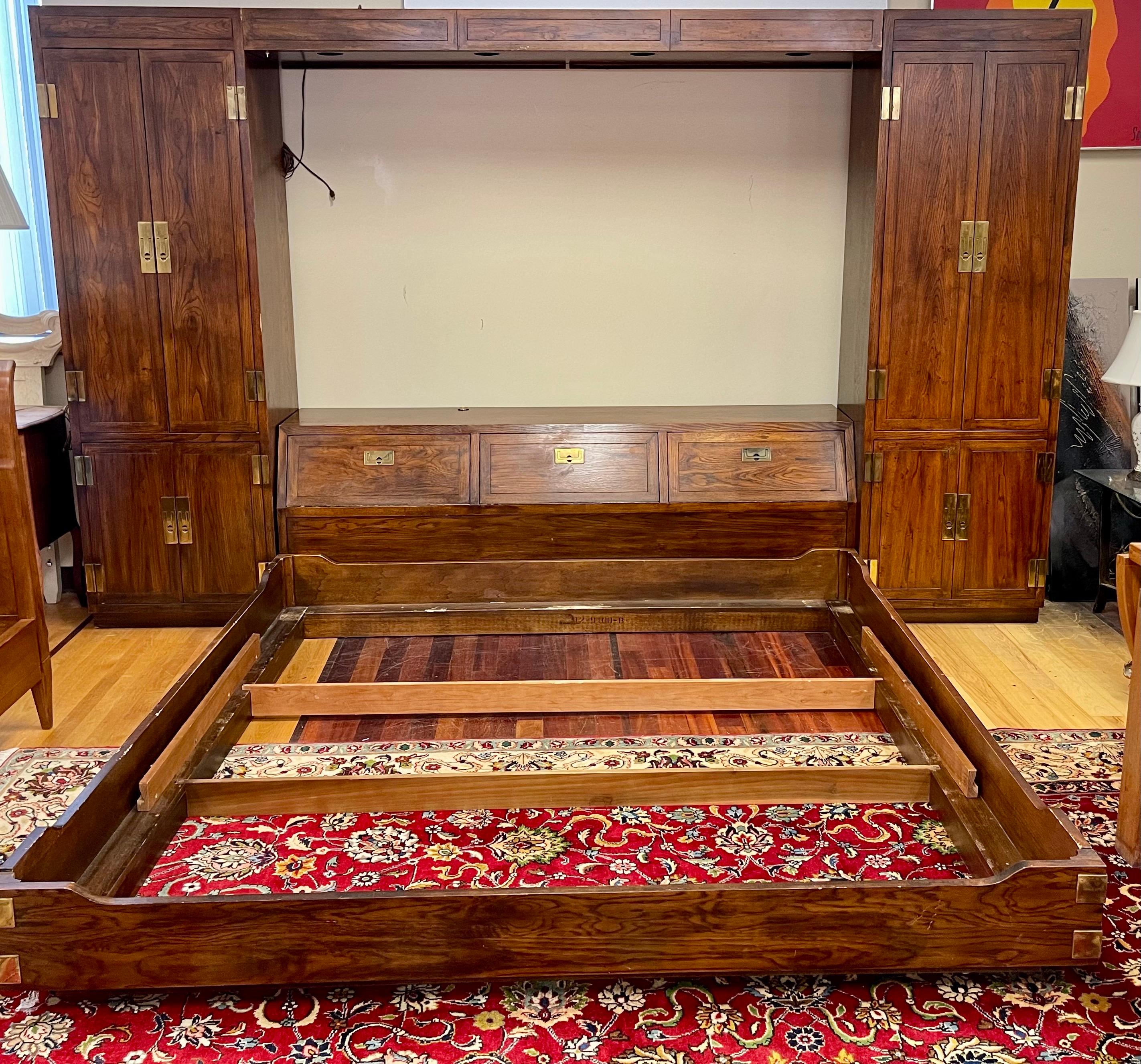 Vintage Campaign style chifforobes or cabinets which sit on each side of a matching kingsize bed frame all matching and made by American manufacturer, Henredon. Part of Henredon’s early Scene One collection. Each hardwood case fronts fitted with