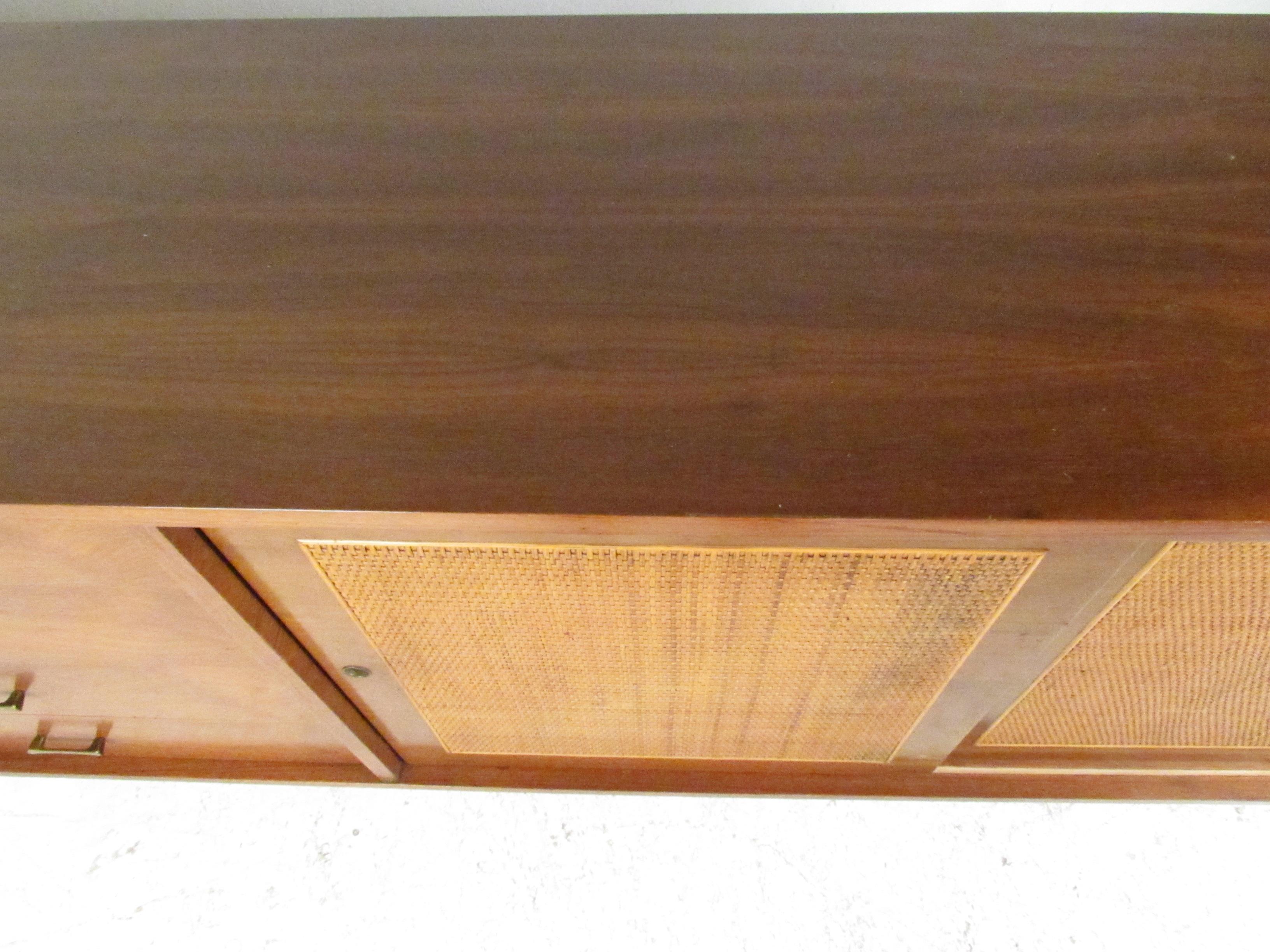 Mid-Century Modern Cane and Walnut Credenza 12