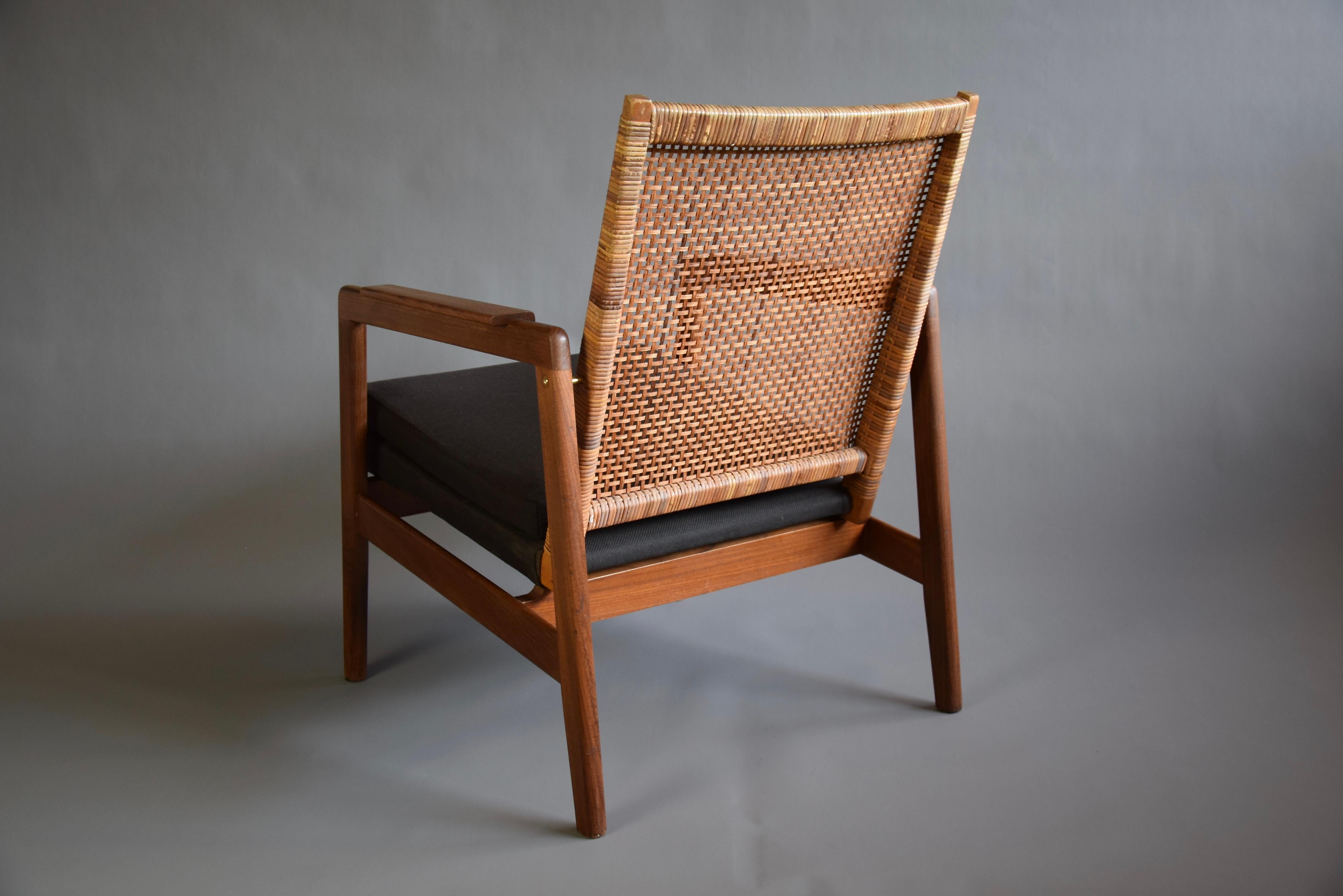 Mid-Century Modern Cane and Wood Lounge Chair 3