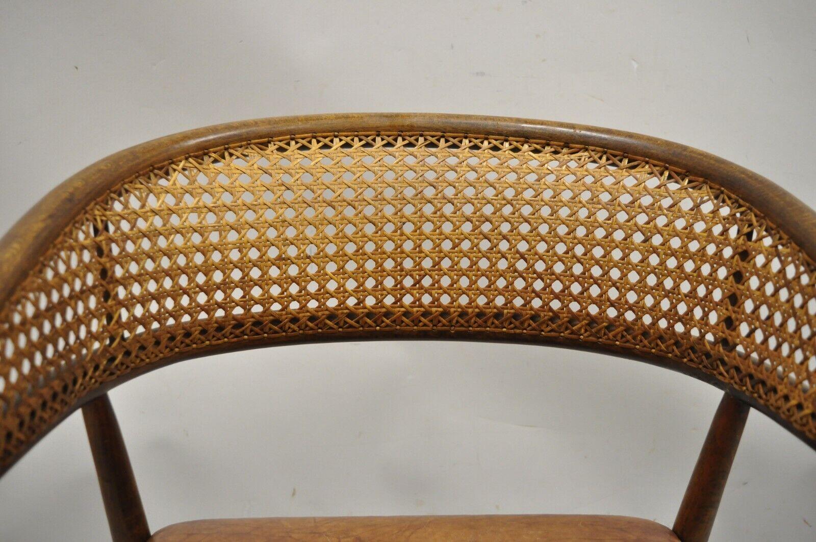 Paire de fauteuils en bois courbé de style King Cole de James Mont, datant du milieu du siècle dernier Bon état - En vente à Philadelphia, PA