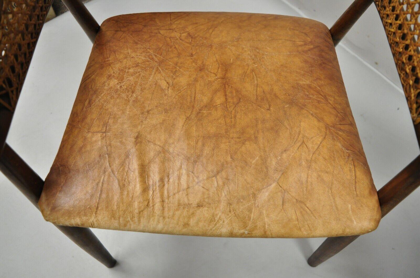 Paire de fauteuils en bois courbé de style King Cole de James Mont, datant du milieu du siècle dernier en vente 3