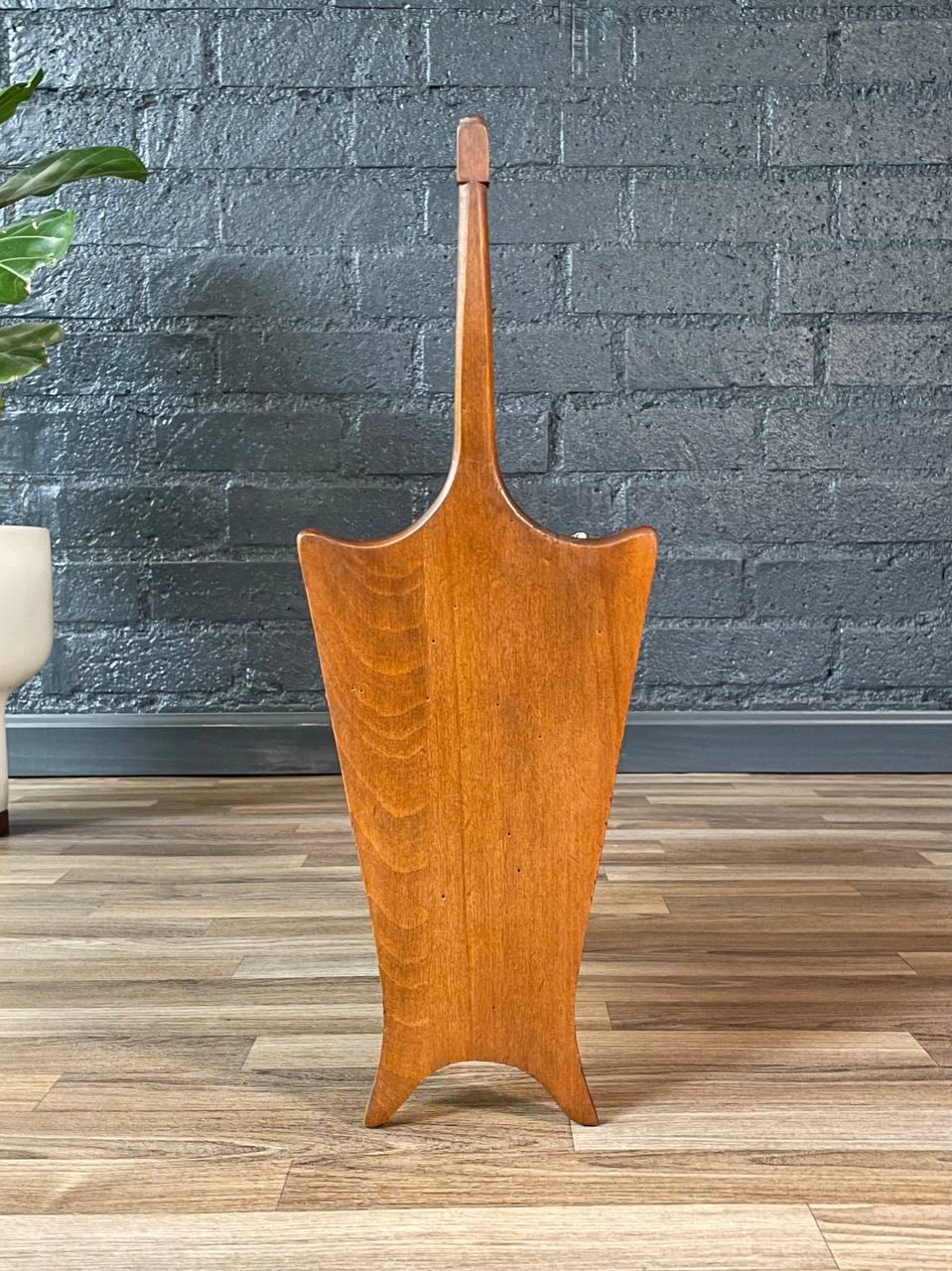 Mid-Century Modern Cane Magazine Rack In Good Condition For Sale In Los Angeles, CA