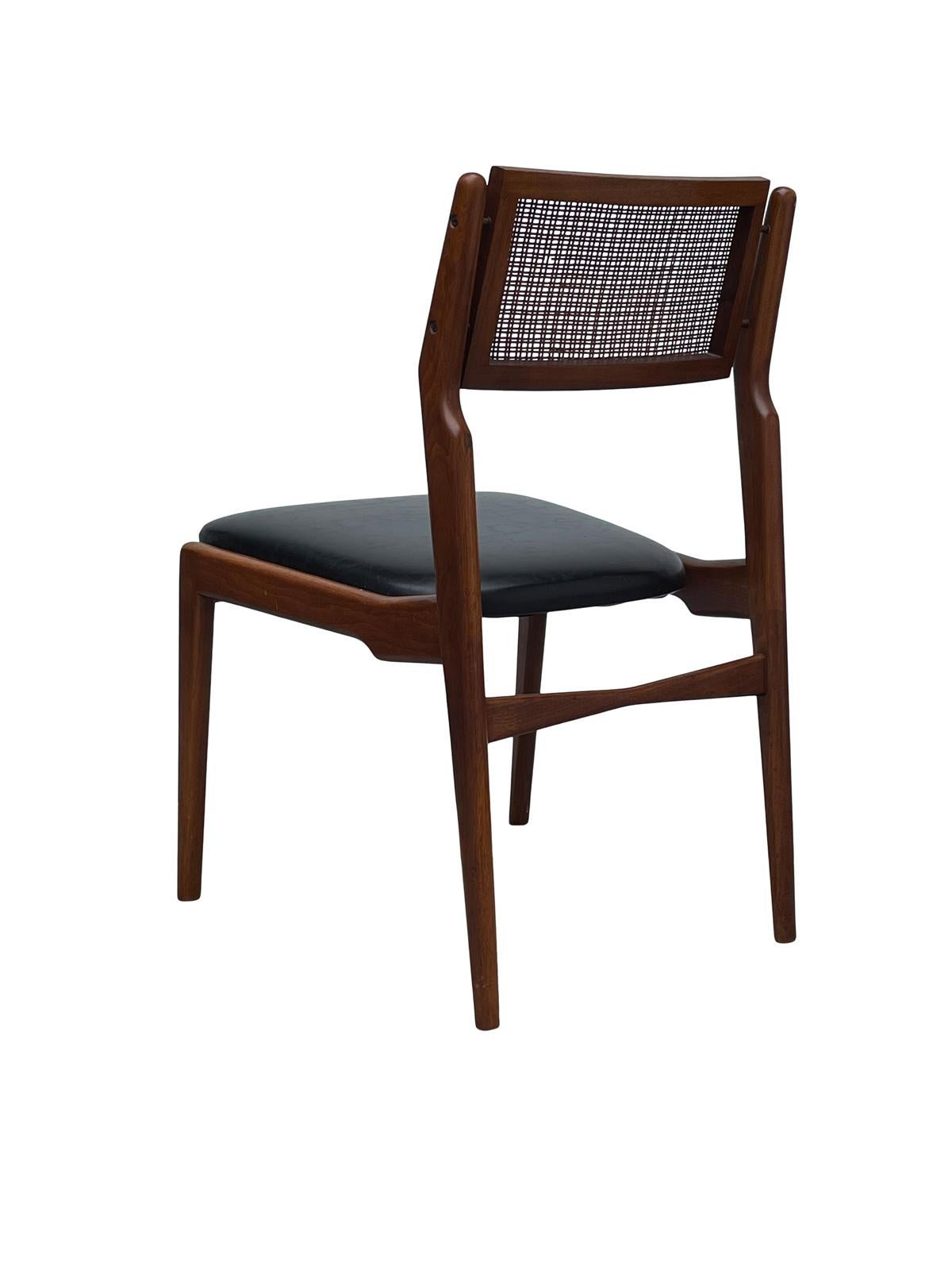 Mid Century Modern Caned Walnut Dining Chairs In Good Condition For Sale In Bensalem, PA