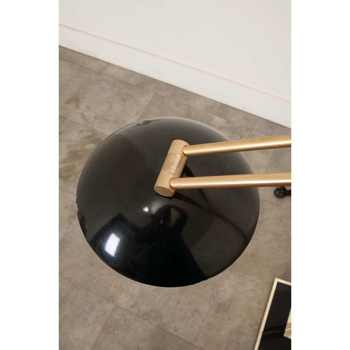 Lámpara de pie voladiza moderna de mediados de siglo en Bueno estado para la venta en Baton Rouge, LA