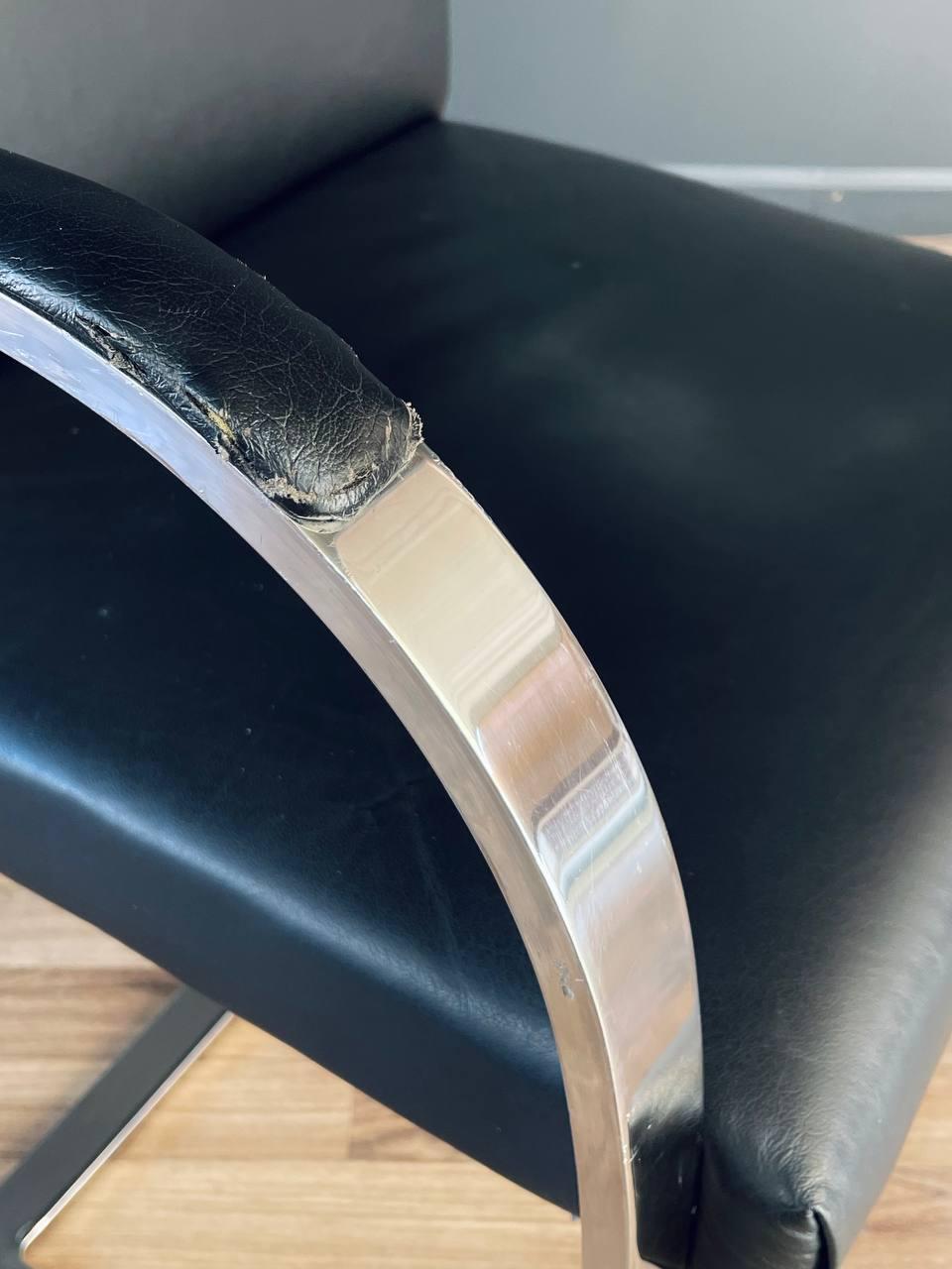 Acier Chaise cantilever moderne du milieu du siècle dernier en acier et cuir en vente