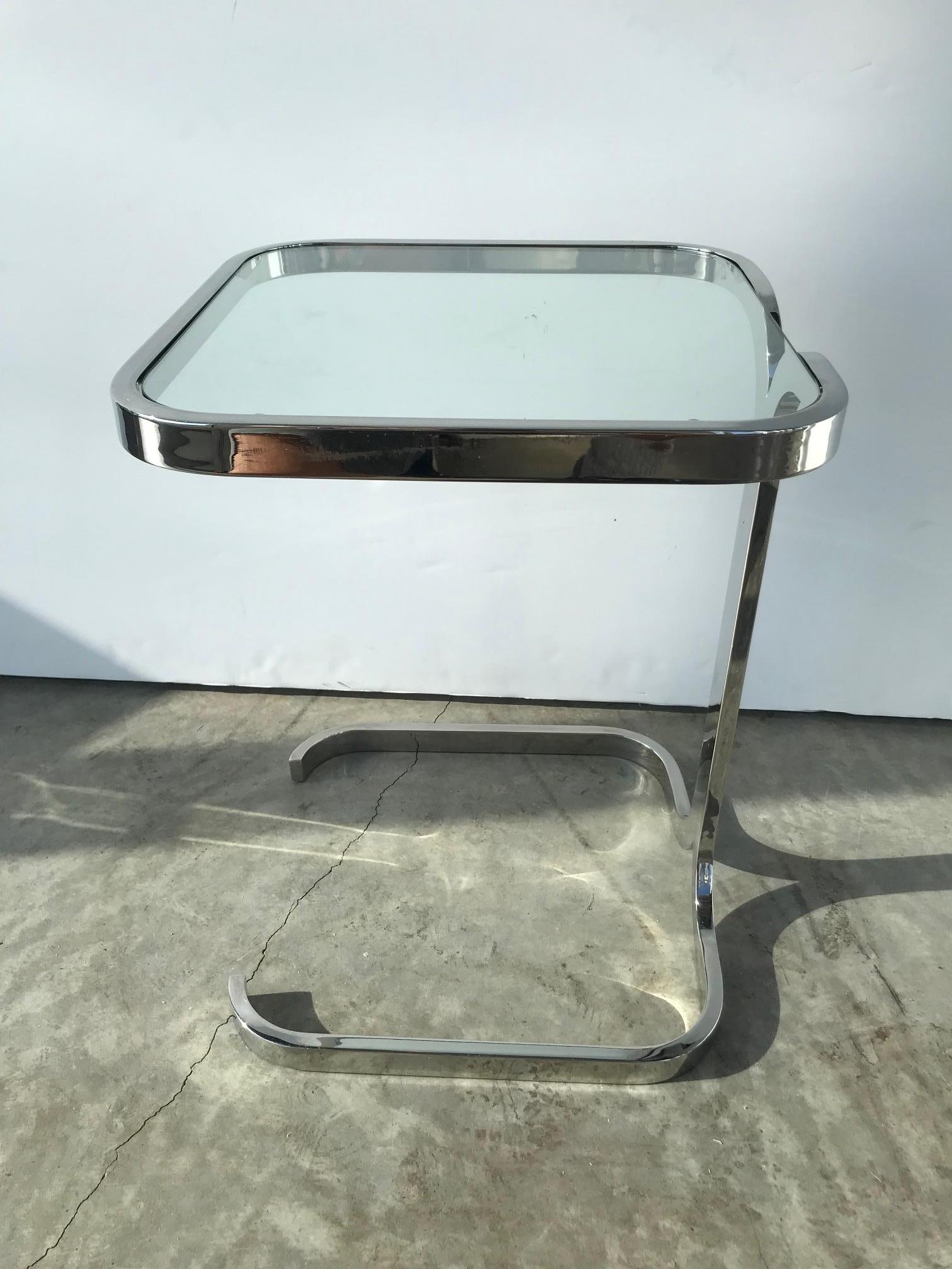 Mid-Century Modern Cantilevered Side Table in Chrome, Italy, 1970s In Good Condition In Fort Lauderdale, FL