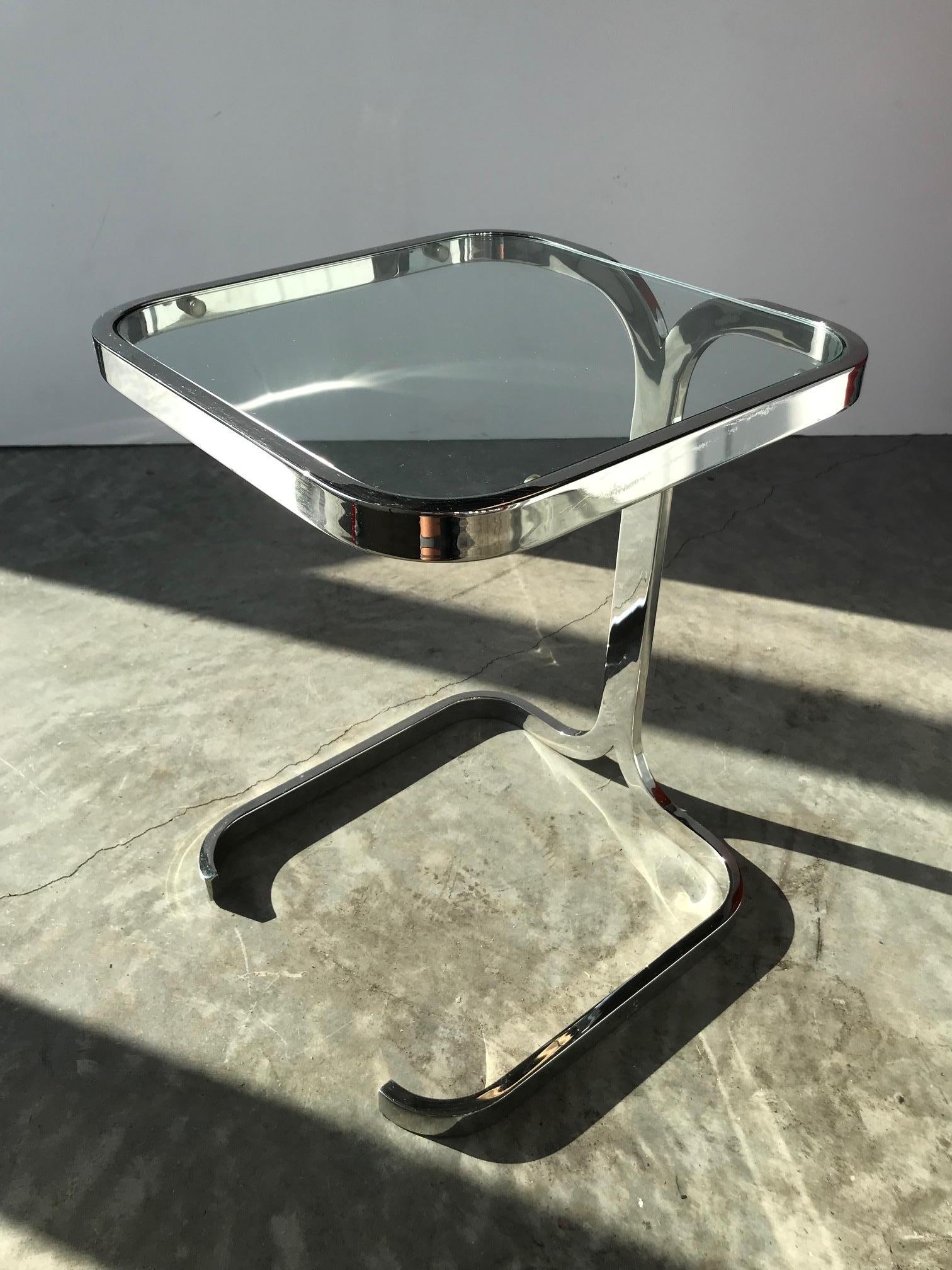 Mid-Century Modern Cantilevered Side Table in Chrome, Italy, 1970s 1