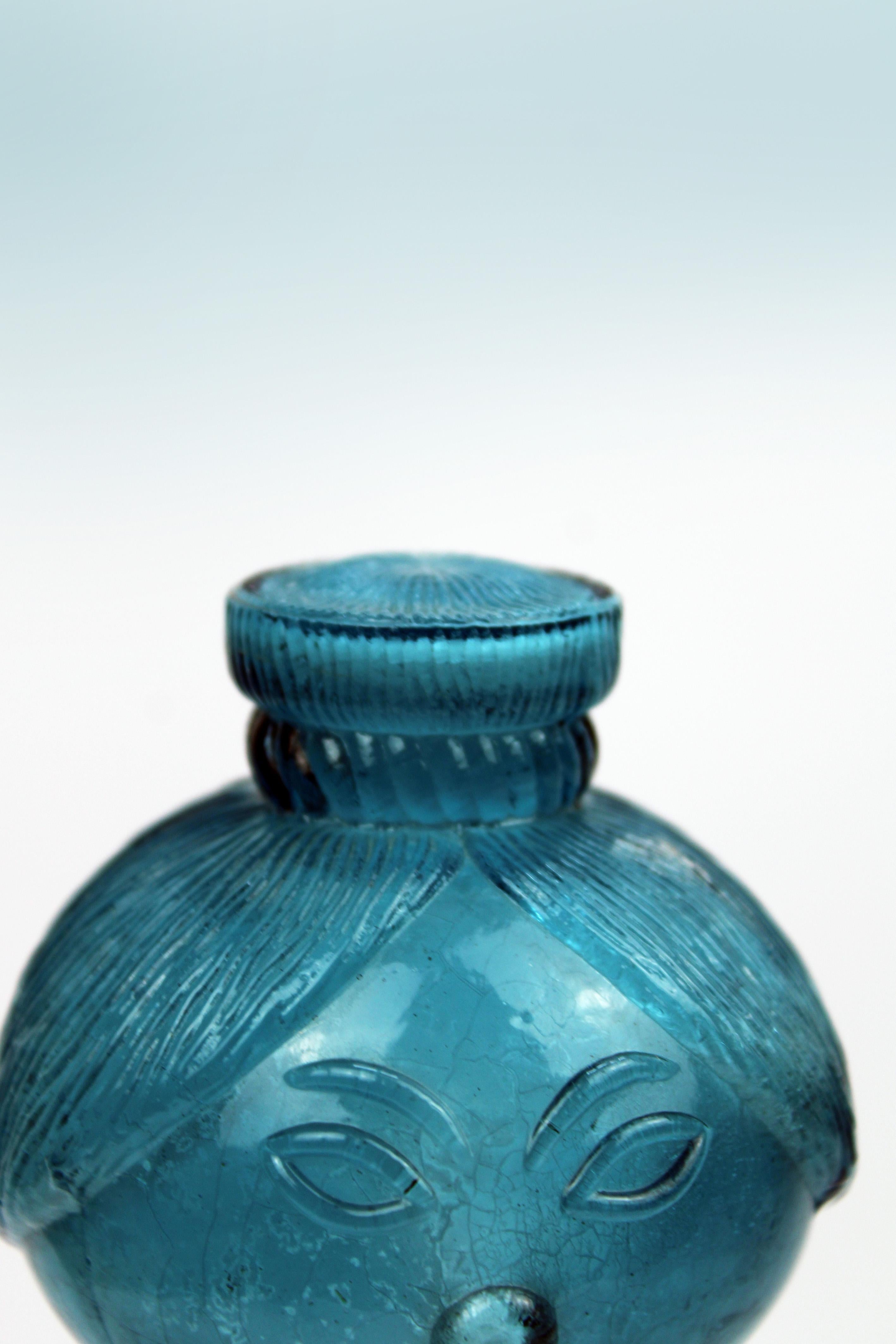 Vetro artistico Caraffa Mid Century Modern in vetro goffrato blu Empoli Decanter Lady 1960's Italy in vendita