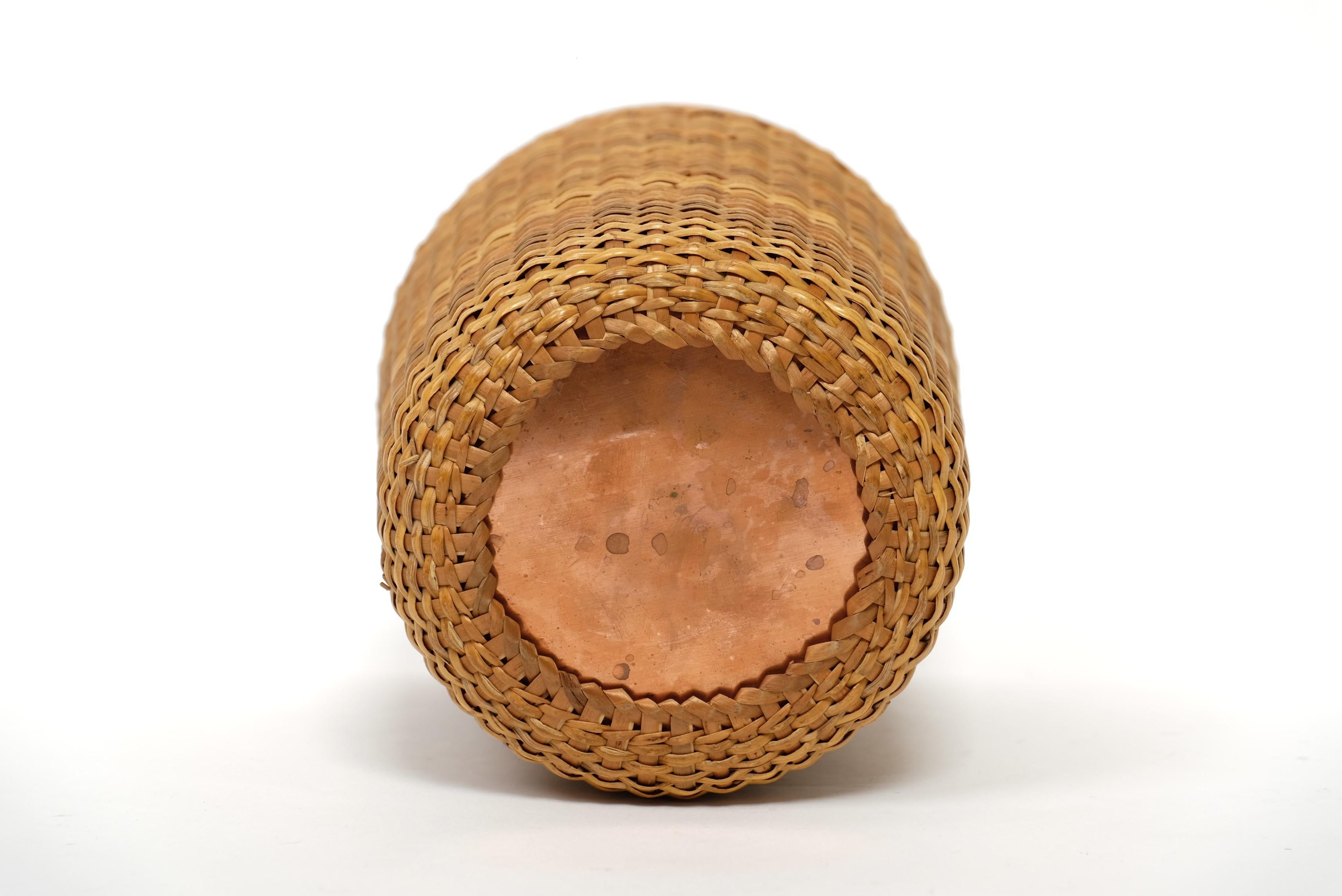 Panier en cuivre et osier de Carl Auböck, Autriche, années 1950, The Moderns en vente 12