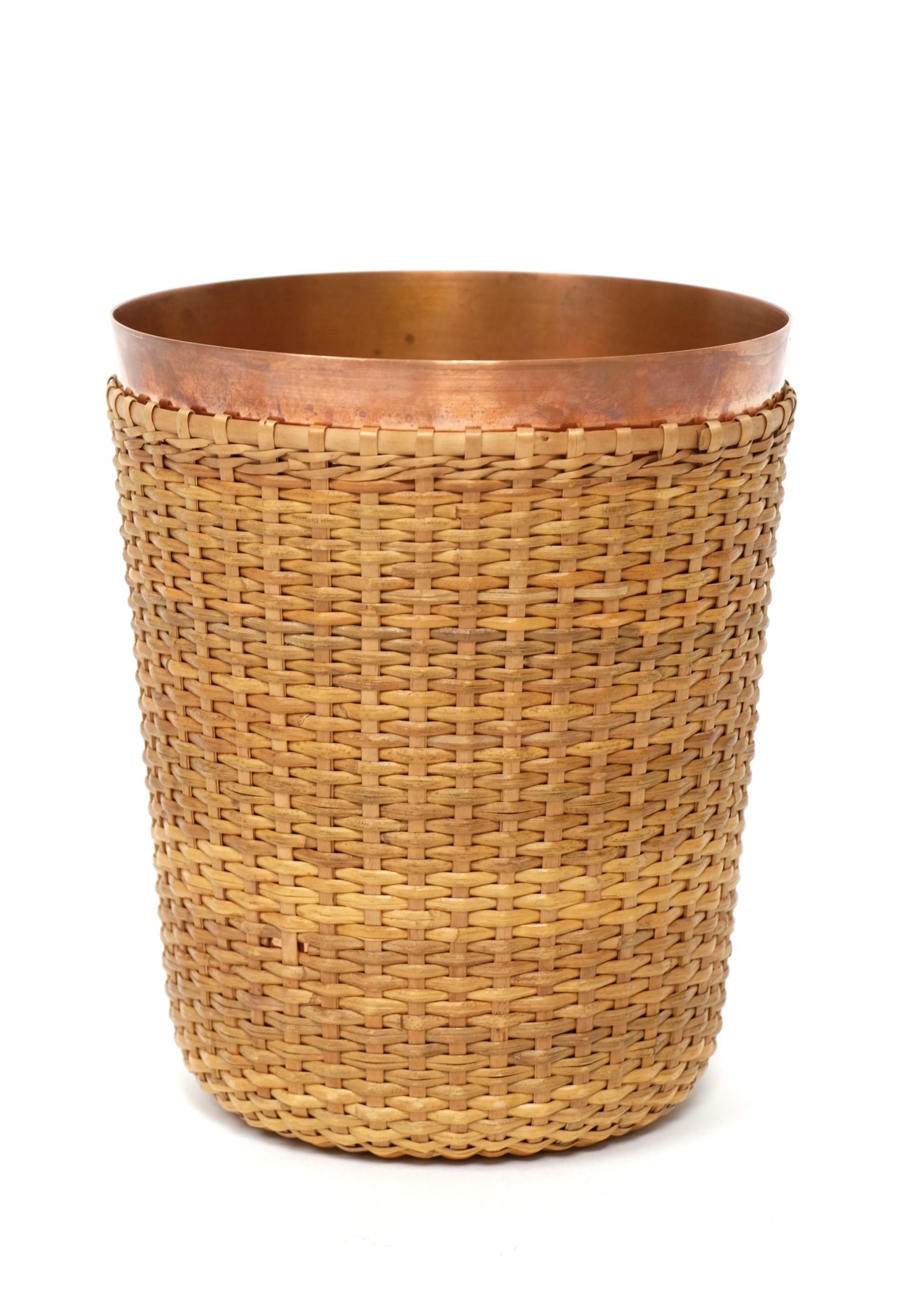 Autrichien Panier en cuivre et osier de Carl Auböck, Autriche, années 1950, The Moderns en vente