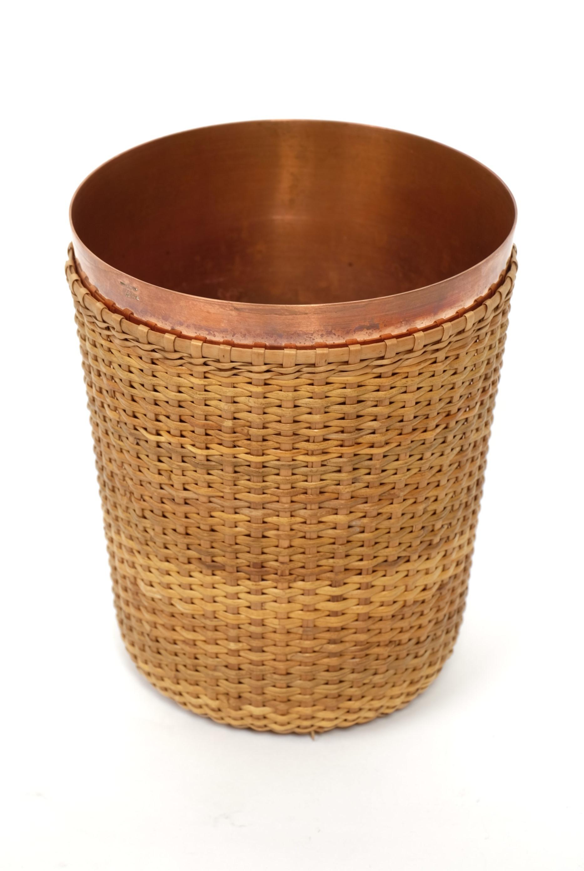 Milieu du XXe siècle Panier en cuivre et osier de Carl Auböck, Autriche, années 1950, The Moderns en vente