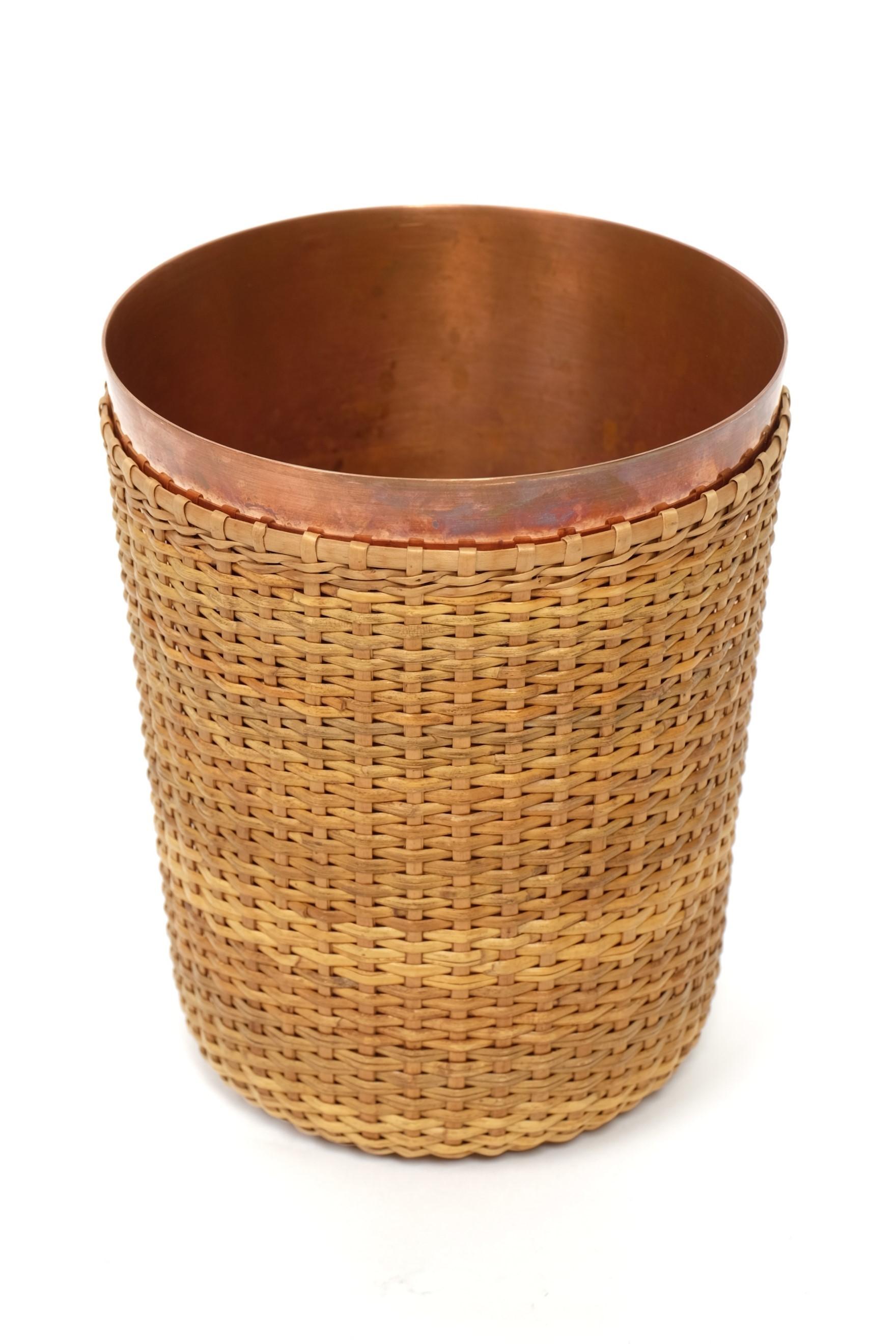 Cuivre Panier en cuivre et osier de Carl Auböck, Autriche, années 1950, The Moderns en vente