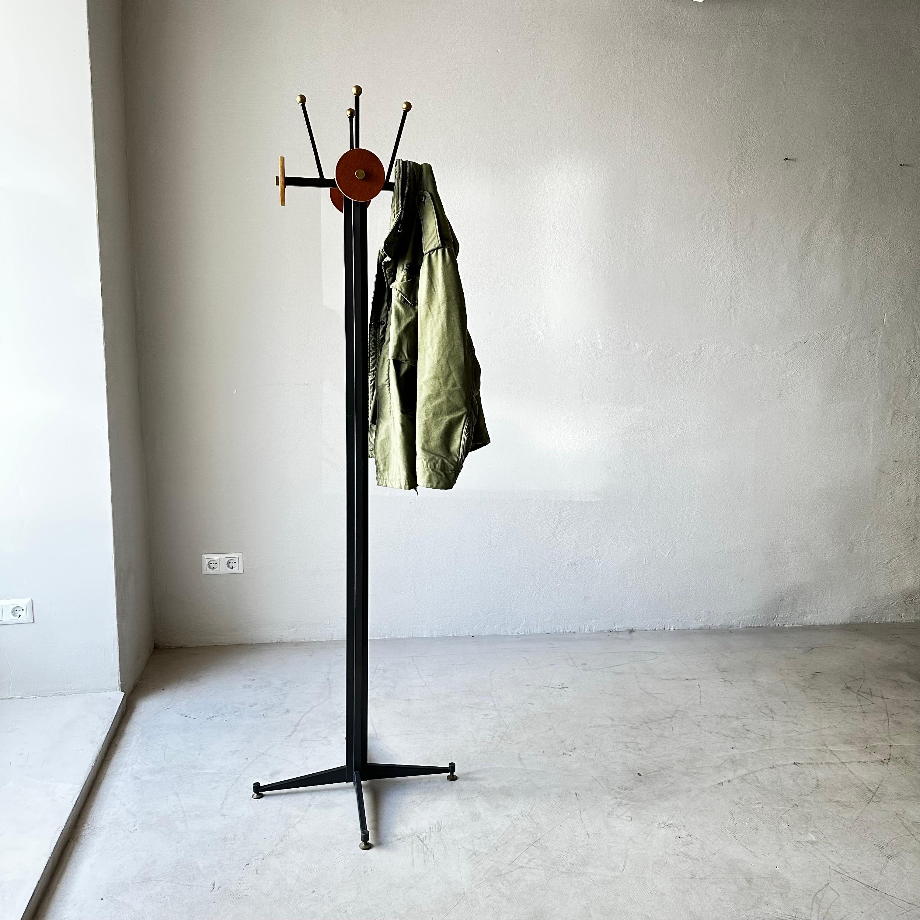 Mid-Century Modern Carl Auböck Inspired Standing Coat Rack, Italy 1960s In Good Condition For Sale In Vienna, AT