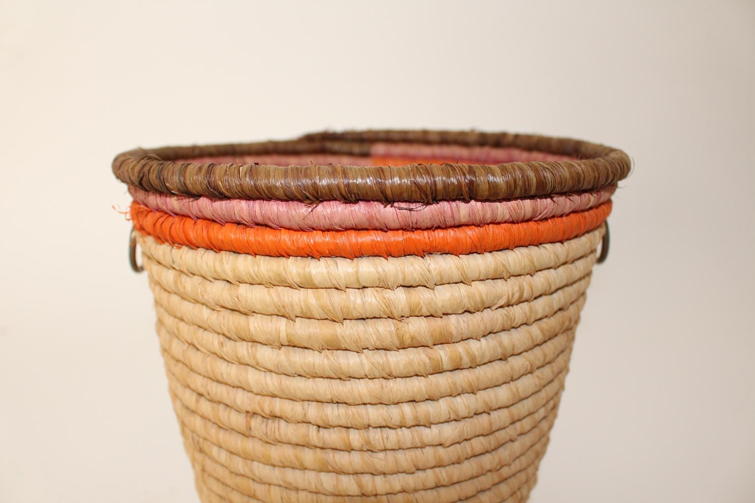 Mid-Century Modern Vintage Brown Pink Orange Straw Brass Basket 1950 For Sale 6