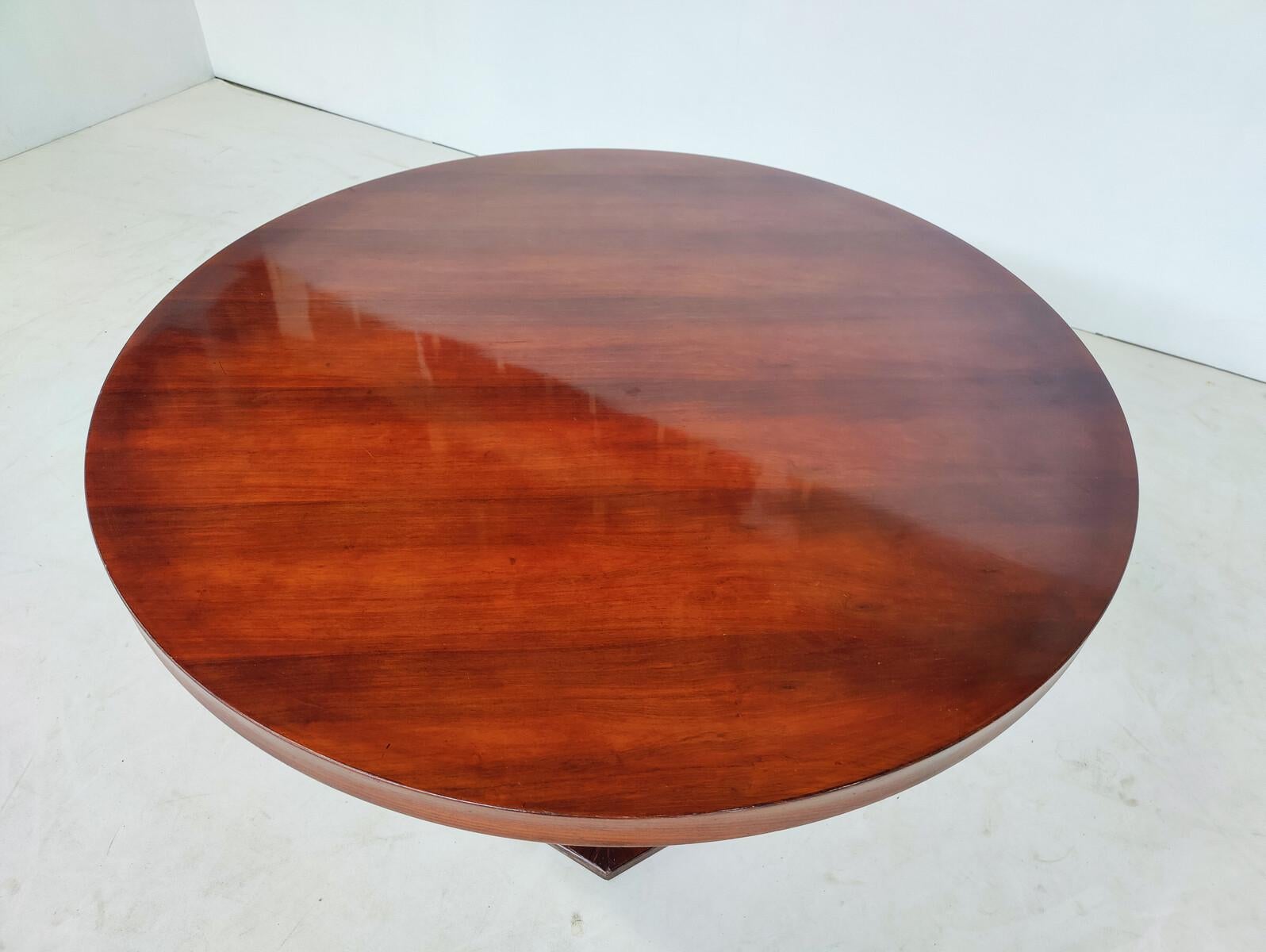Dining table 
By Giulio Moscatelli, circa 1964, made by Meroni.