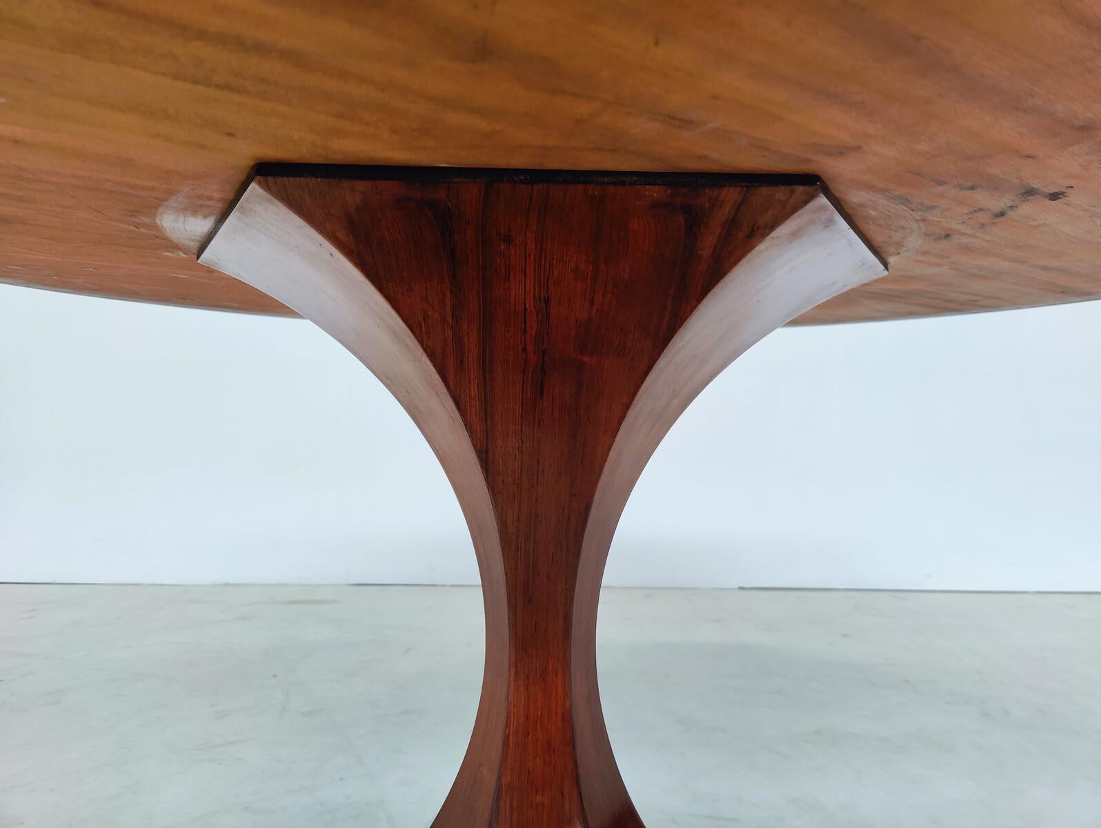 Moderner Holz-Esstisch aus der Mitte des Jahrhunderts von Giulio Moscatelli, 1960er Jahre (Moderne der Mitte des Jahrhunderts) im Angebot