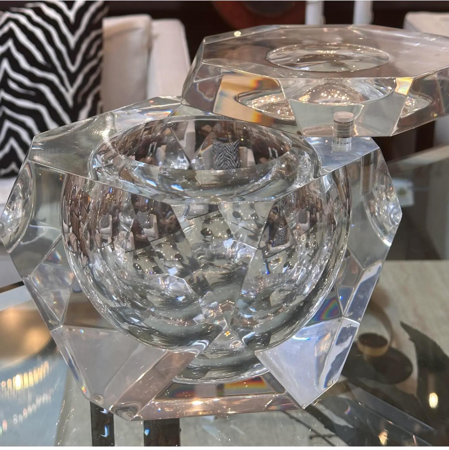 Mid Century Modern Carole Stupell Lucite Ice Bucket In Good Condition For Sale In LOS ANGELES, CA