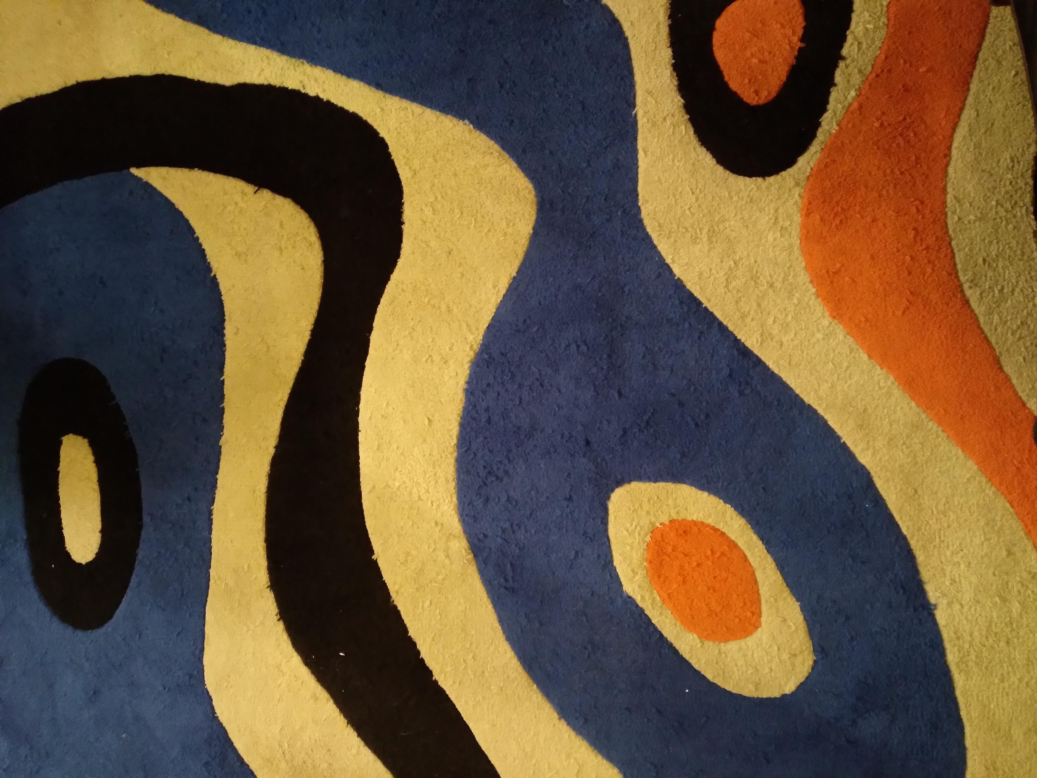 Moderner Teppich aus der Mitte des Jahrhunderts mit geometrischem Wolldesign  (Moderne der Mitte des Jahrhunderts) im Angebot