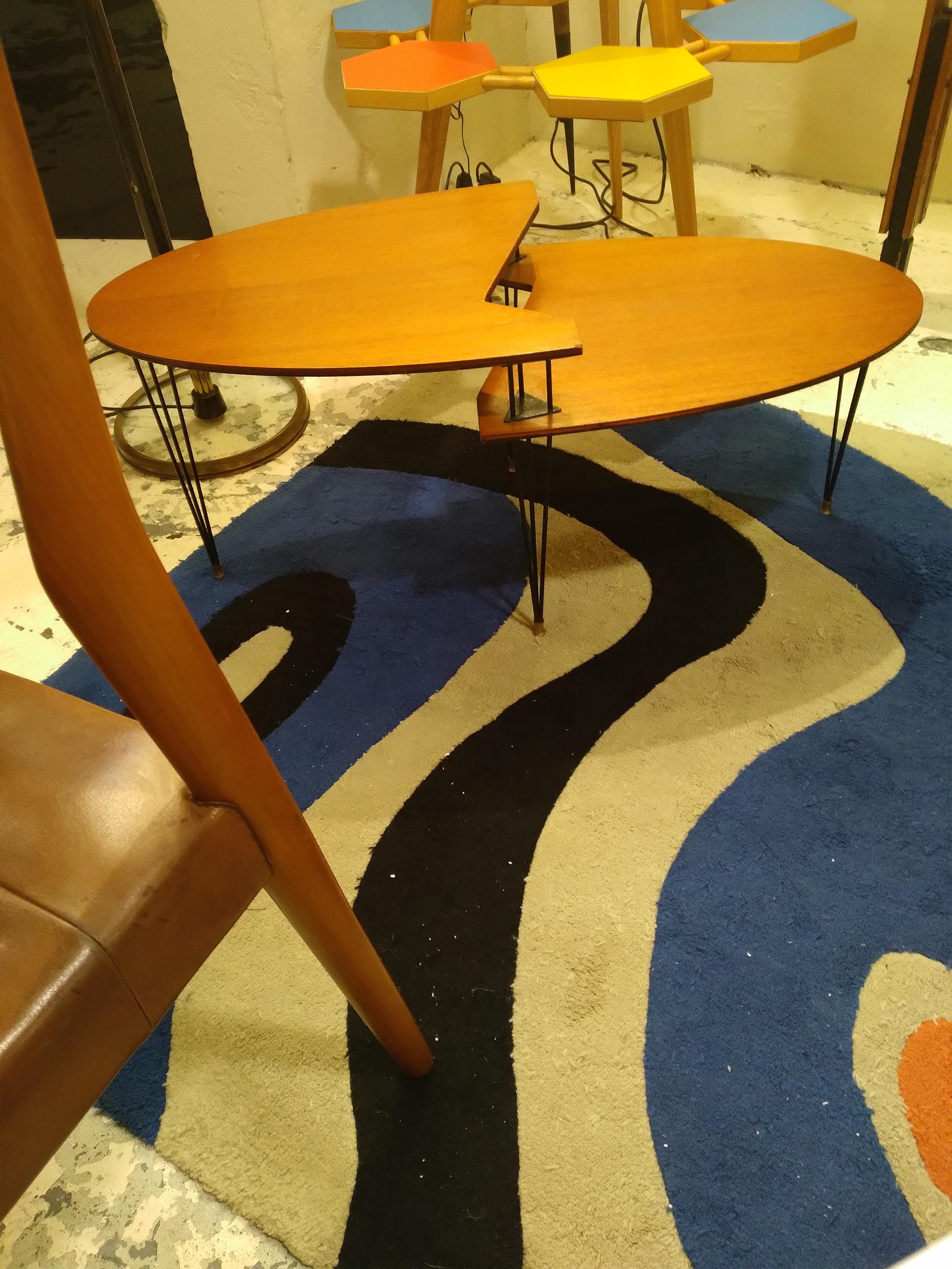 Mid-Century Modern Carpet with Geometric Wool Design  In Good Condition For Sale In Lucca, IT