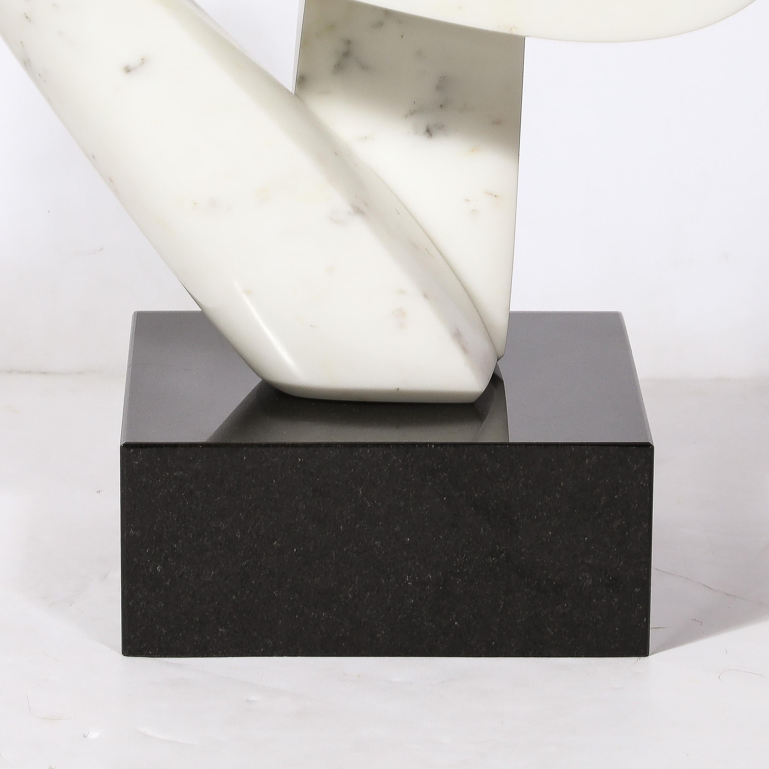 Américain Sculpture abstraite en marbre de Carrare, moderne du milieu du siècle dernier en vente