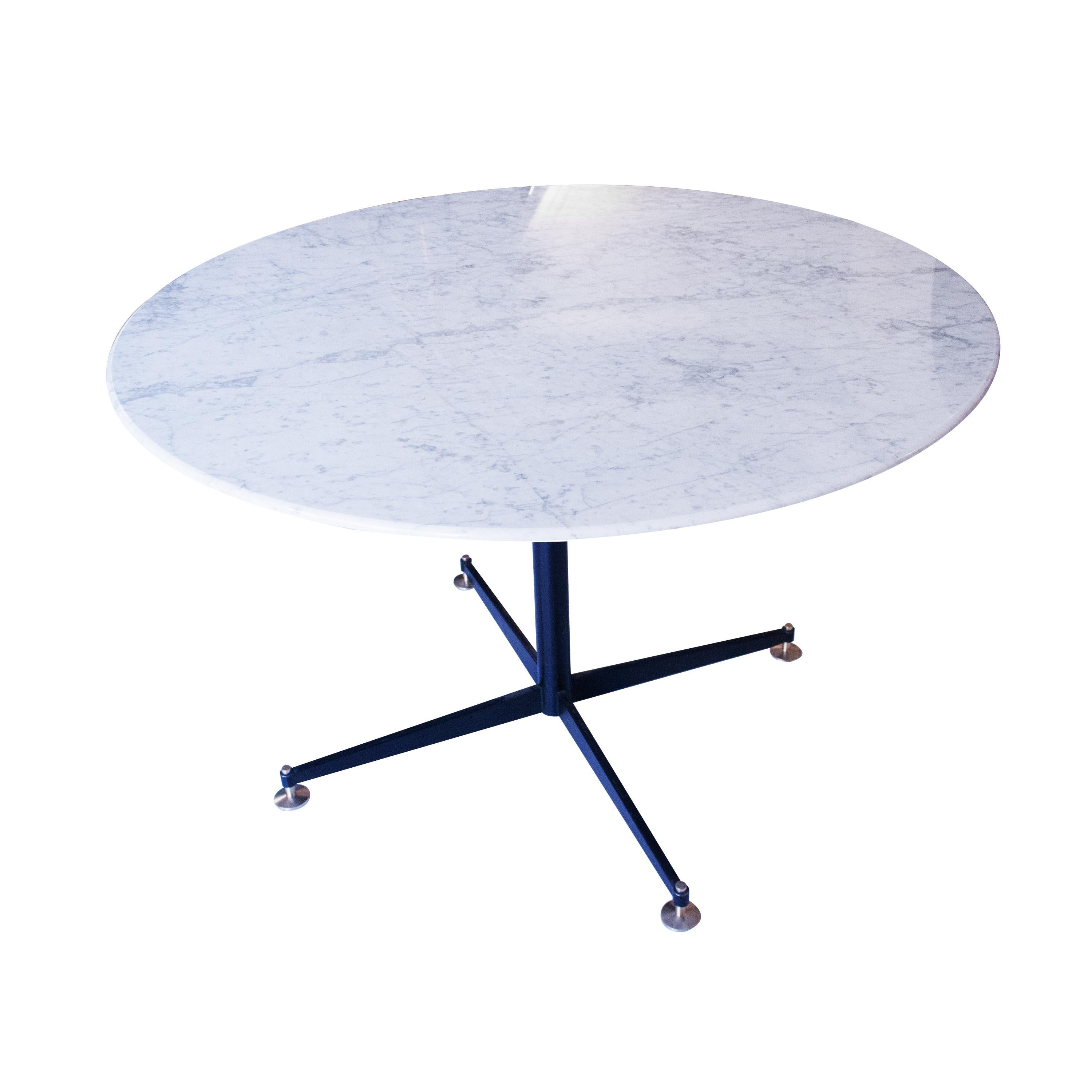 Dining table made up of black lacquered iron structure, with height adjustable brass finished legs; and round Carrara marble top.