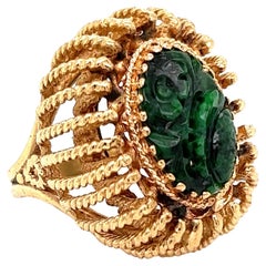 Bague cocktail en or avec solitaire en jade sculpté, de style moderne du milieu du siècle