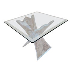 Mesa de centro con tapa cuadrada de cristal y base de mariposa de lucita tallada, moderna de mediados de siglo