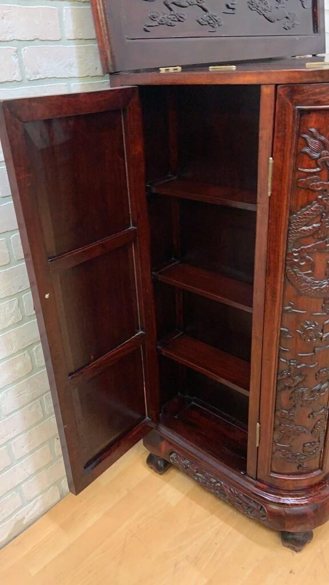 Bar / Gabinete Seco de Palisandro Chino Tallado y Ornamentado, Moderno de Mediados de Siglo en Bueno estado para la venta en Chicago, IL