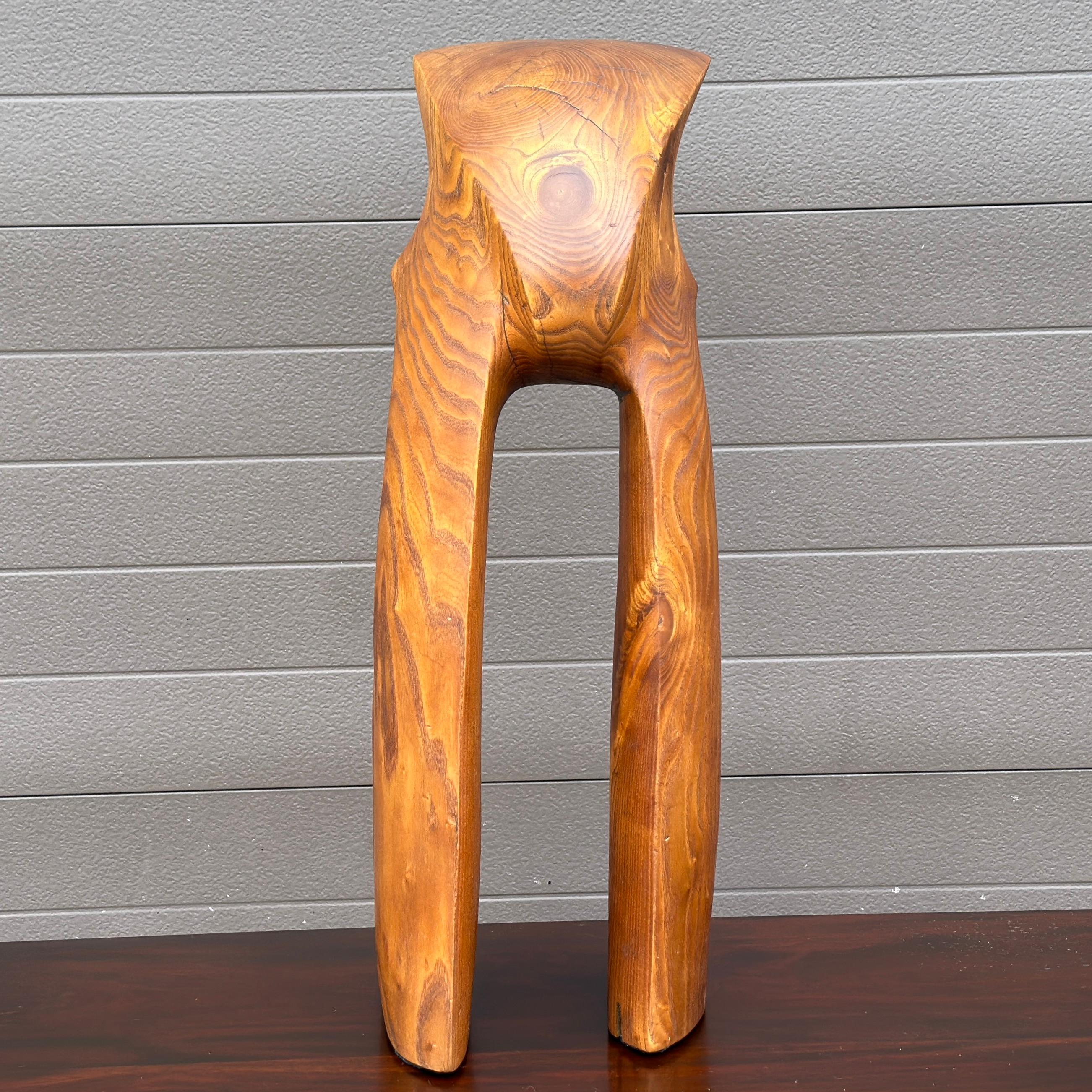 Sconosciuto Scultura astratta in legno di wood intagliata in legno di teak della modernità di metà secolo in vendita