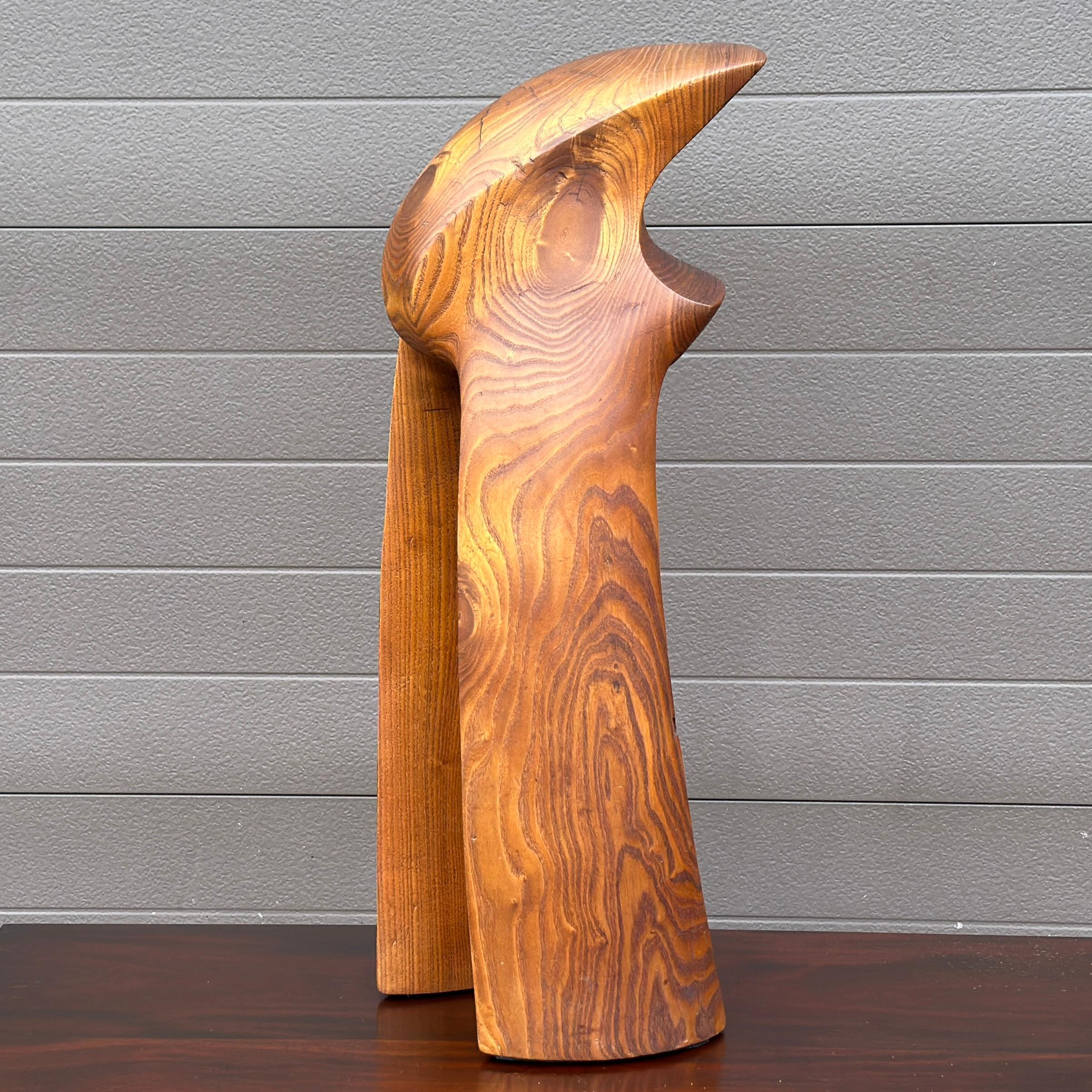 Intagliato a mano Scultura astratta in legno di wood intagliata in legno di teak della modernità di metà secolo in vendita