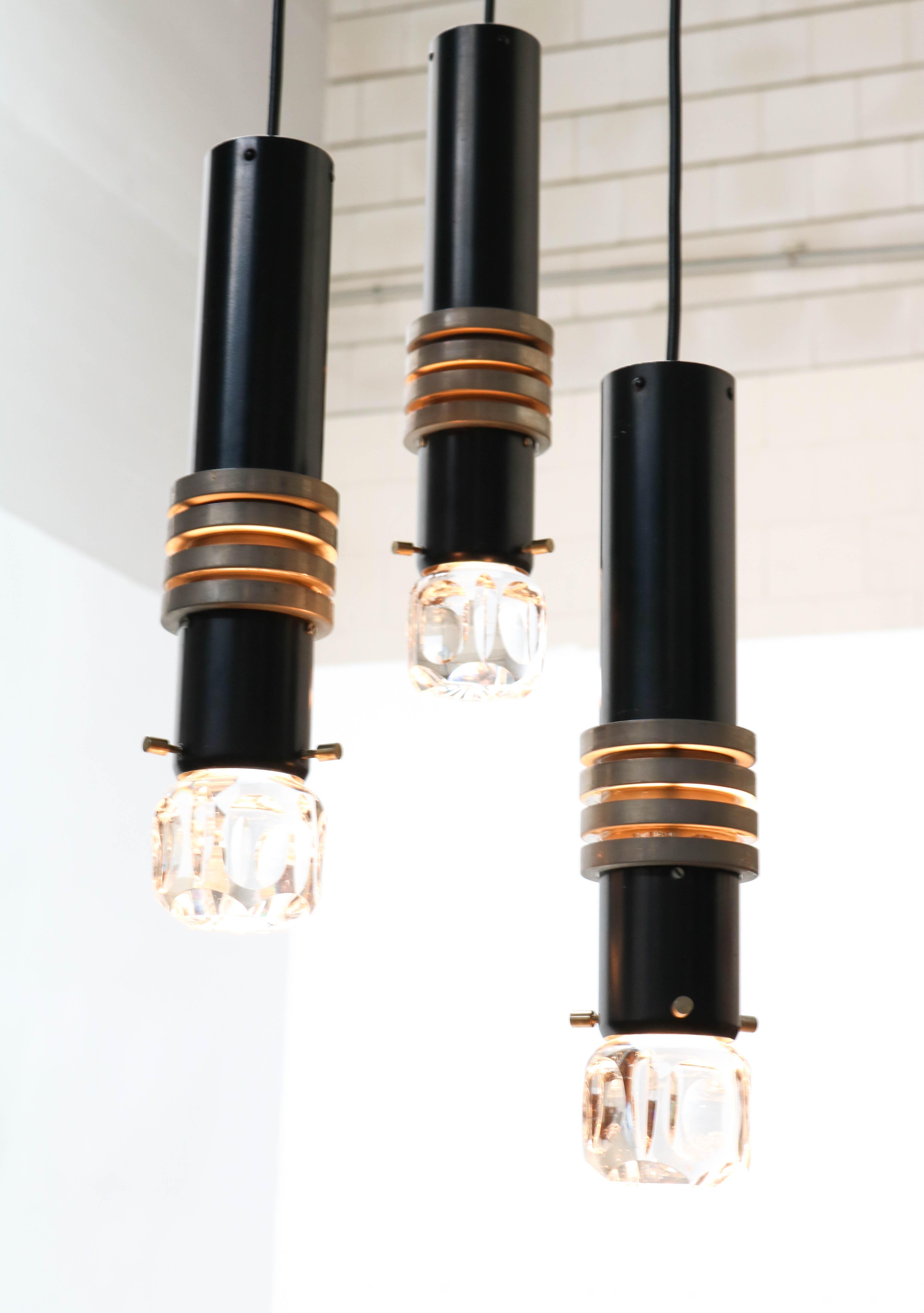 Wonderful Mid-Century Modern cascade pendant light.
Design by Lakro Amstelveen.
Striking Dutch design from the 1960s.
Black lacquered metal with original glass shades.
In good original condition with a beautiful patina.