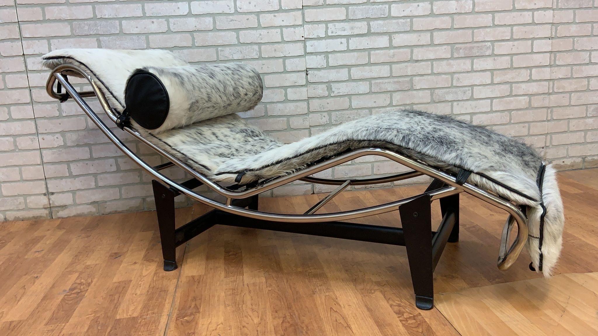 Mid-Century Modern Cassina Styled Le Corbusier Chaise Lounge Newly Upholstered 2