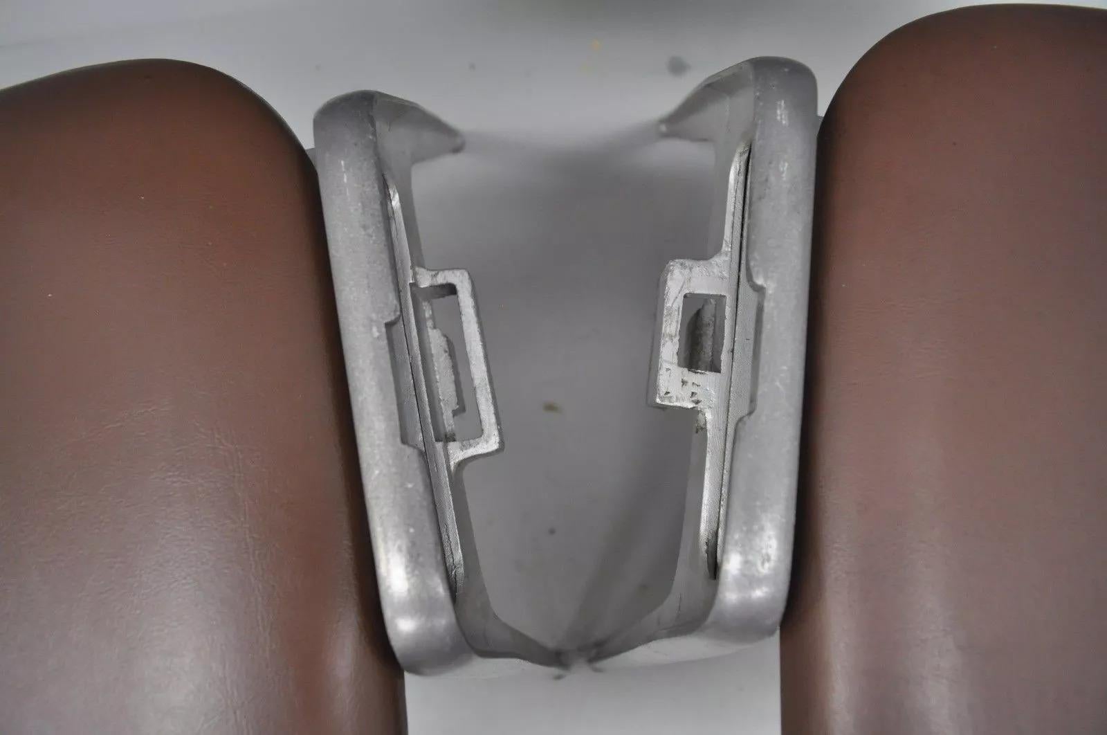 Inconnu Chaises d'appoint empilables en fonte d'aluminium du milieu du siècle dernier par Crucible (A) - une paire en vente