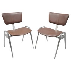 Sedie laterali impilabili in alluminio fuso del Mid Century Modern di Crucible (A) - una coppia