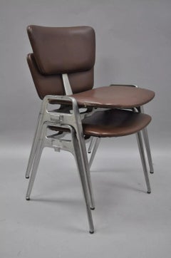 Sedie laterali impilabili in alluminio fuso del Mid Century Modern di Crucible (C) - una coppia