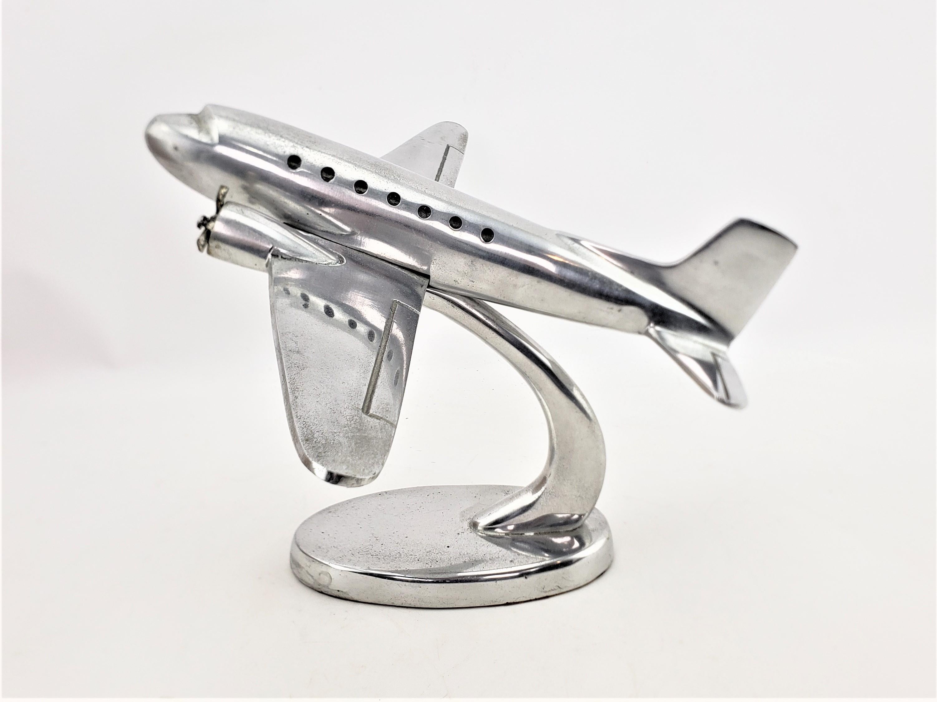 airplane statue