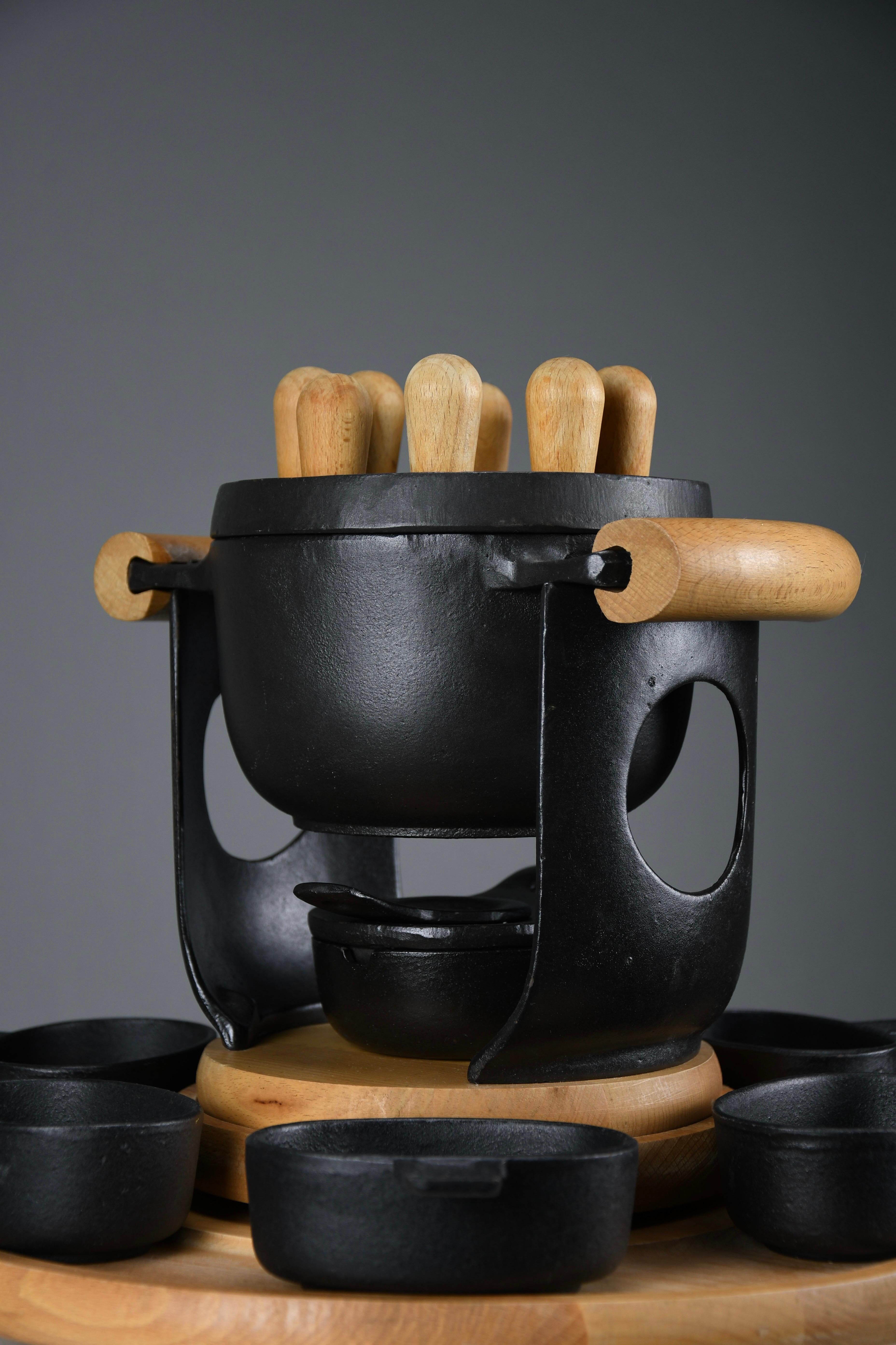 Mid-Century Modern Cast Iron and Wood Fondue Set by Richard Nissen for Bodum, Denmark, 1960s

A complete and exceptionally well-preserved mid-century modern fondue set, designed by Richard Nissen and produced by Bodum, Denmark. This striking set