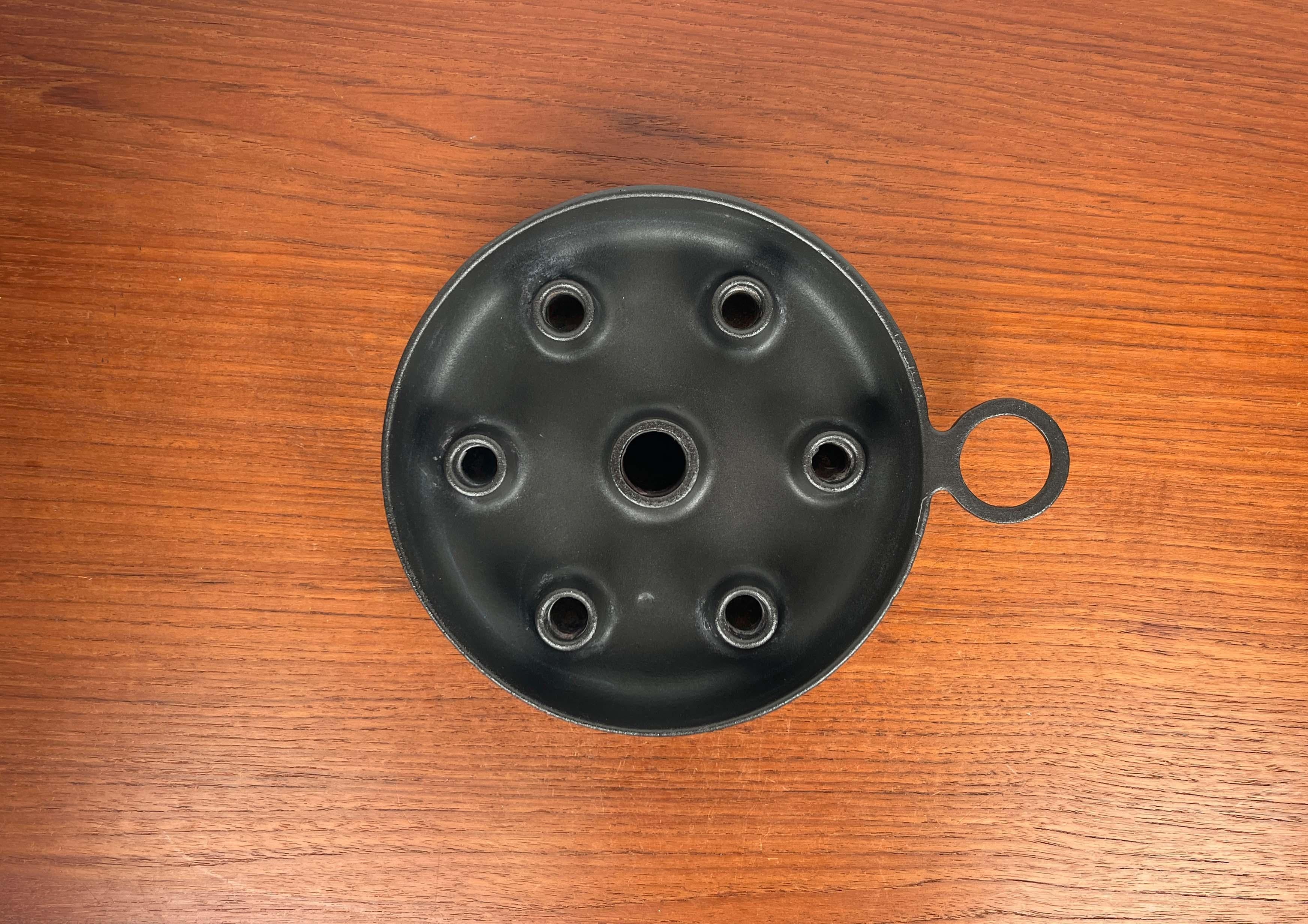 Finlandese Portacandele in ghisa della modernità di metà secolo Timo Sarpaneva Rosenlew Finlandia 1960 in vendita