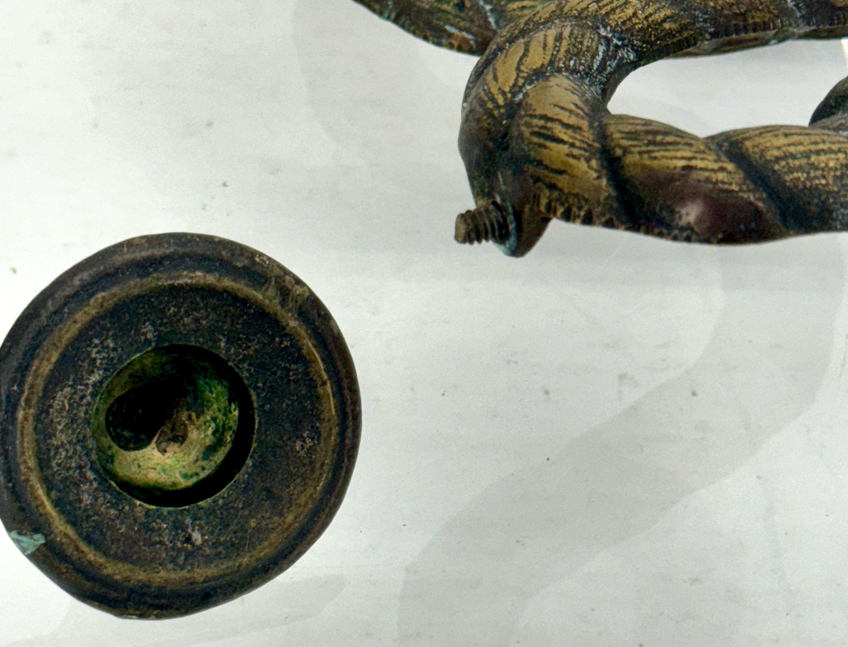 Applique da parete in ottone conico in fusione di epoca medio-novecentesca in vendita 8