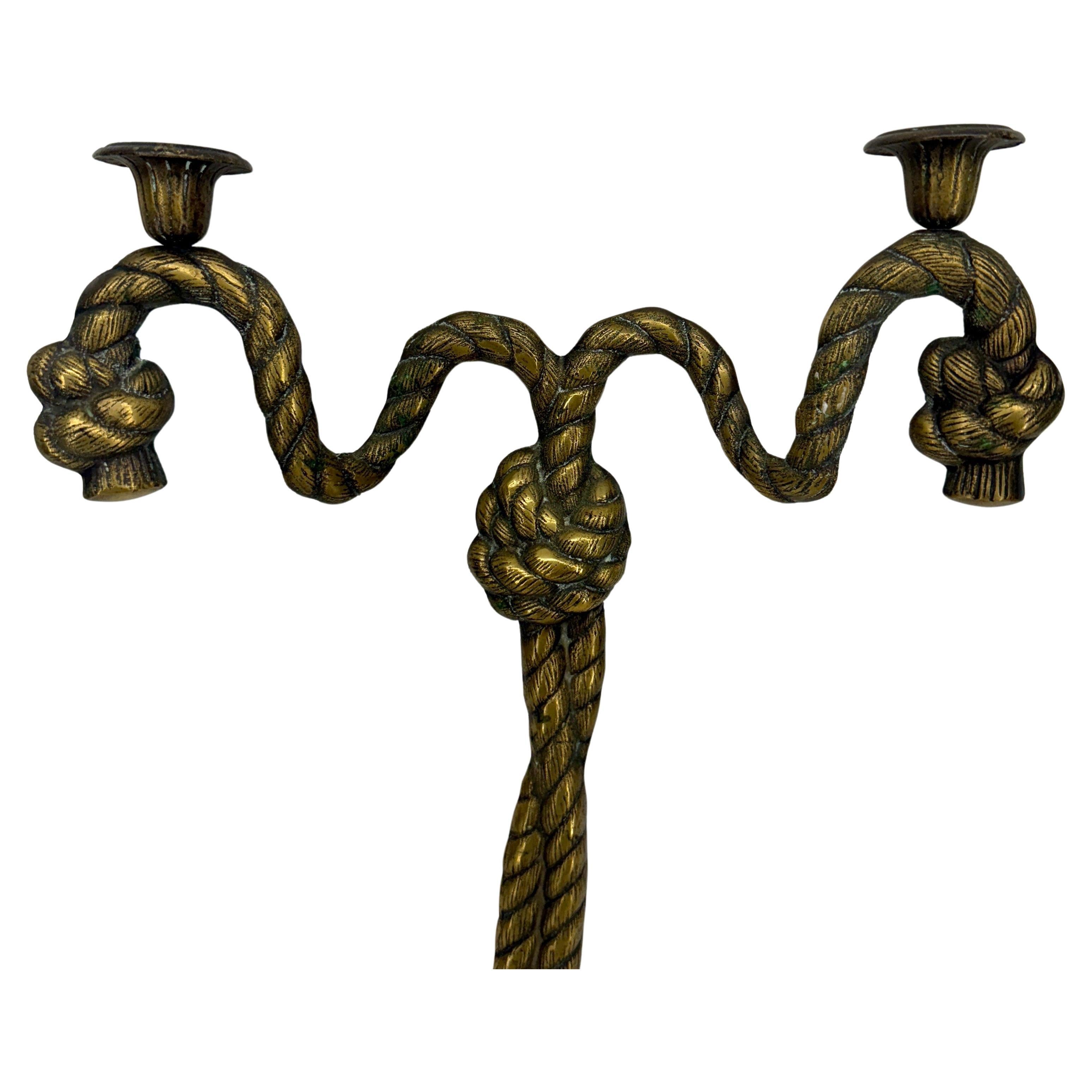 Francese Applique da parete in ottone conico in fusione di epoca medio-novecentesca in vendita