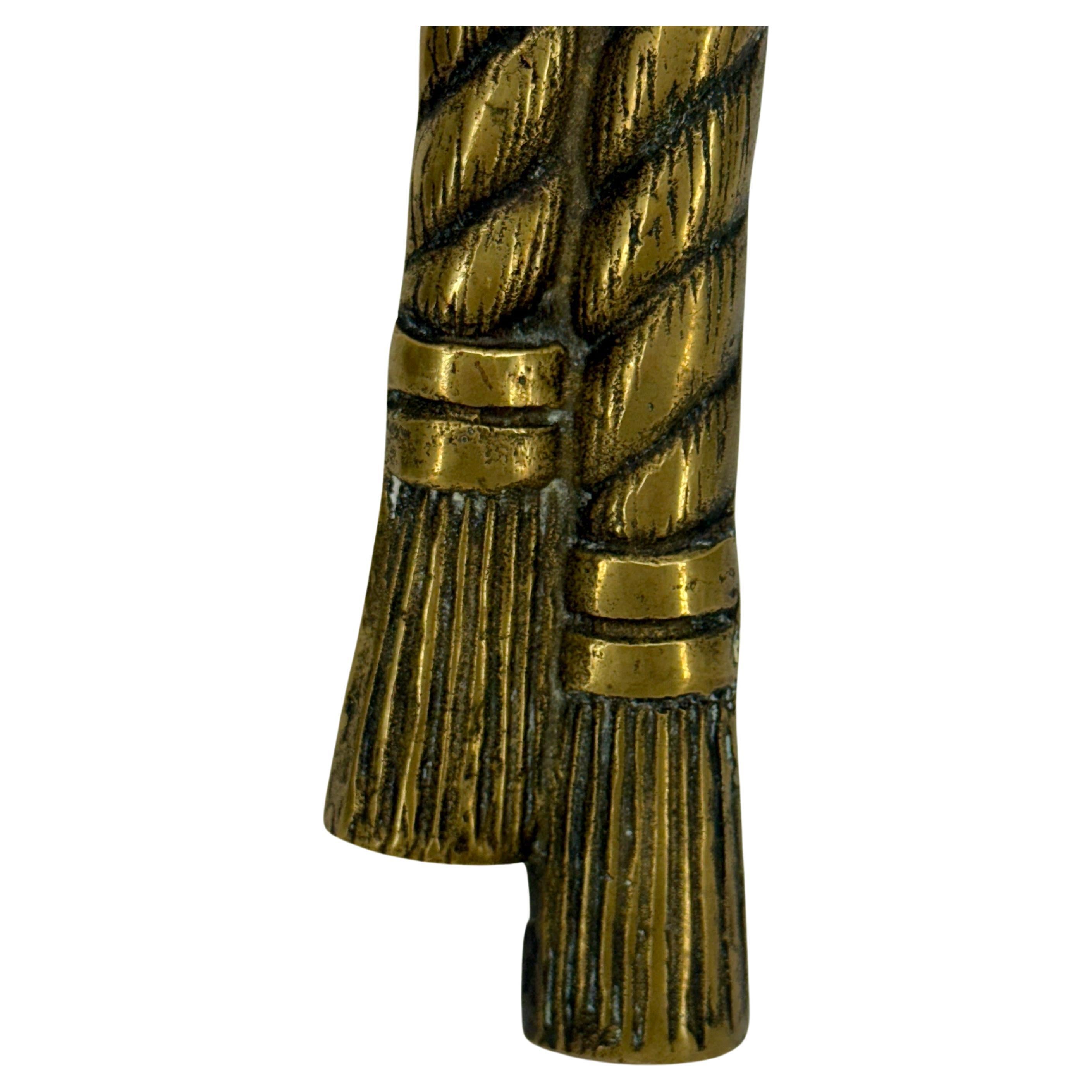 Ottone Applique da parete in ottone conico in fusione di epoca medio-novecentesca in vendita