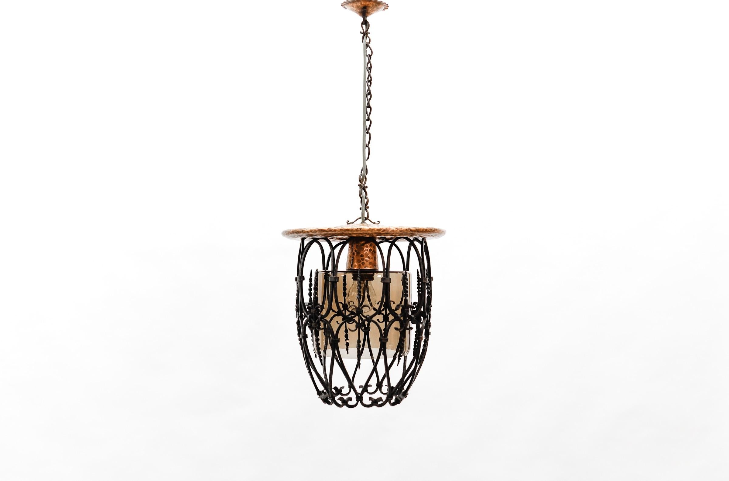 Fully functional.

The lamp need 1x E27 / E26 Edison screw fit bulb, is wired, in working condition and runs both on 110 / 230 volt.

Light bulbs are not included.

It is possible to install this fixture in all countries (US, Australia, Asia, UK,